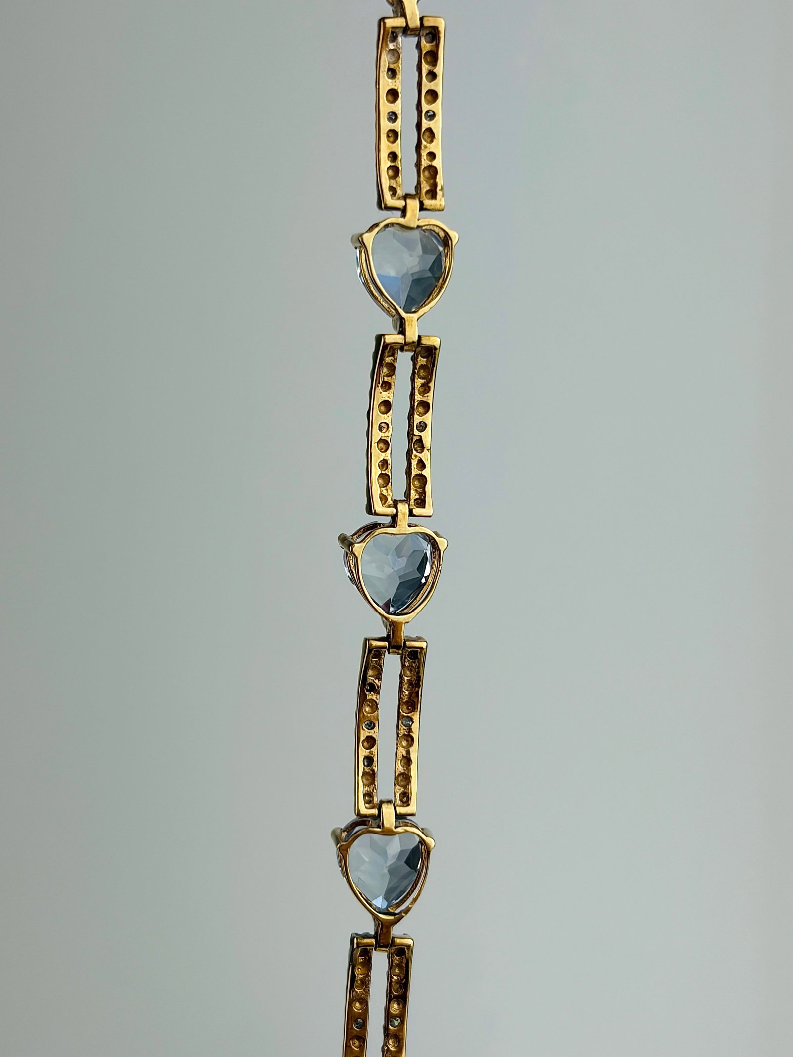 VINTAGE 9CT YELLOW AND WHITE GOLD BLUE TOPAZ HEART BRACELET - 3