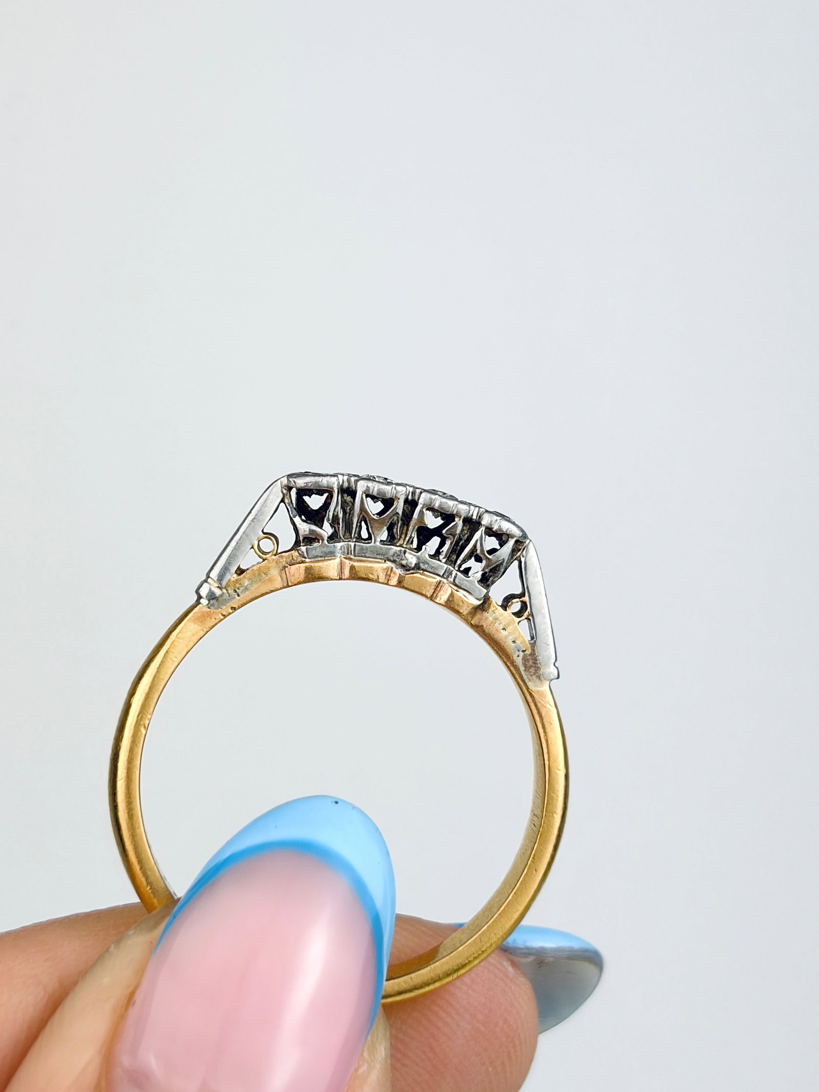 ANTIQUE 22CT GOLD DIAMOND 4 STONE RING - 5