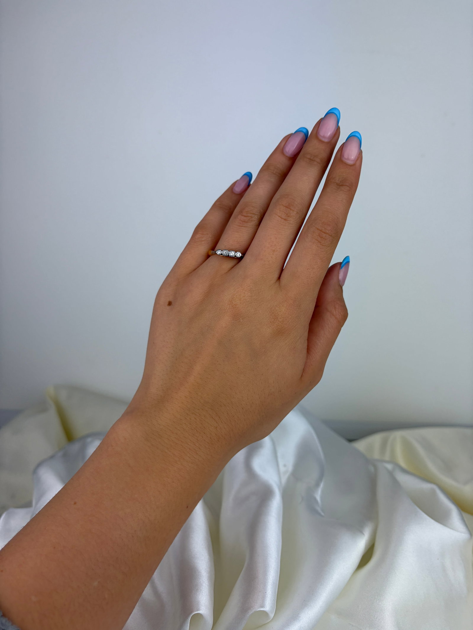 ANTIQUE 22CT GOLD DIAMOND 4 STONE RING - 6