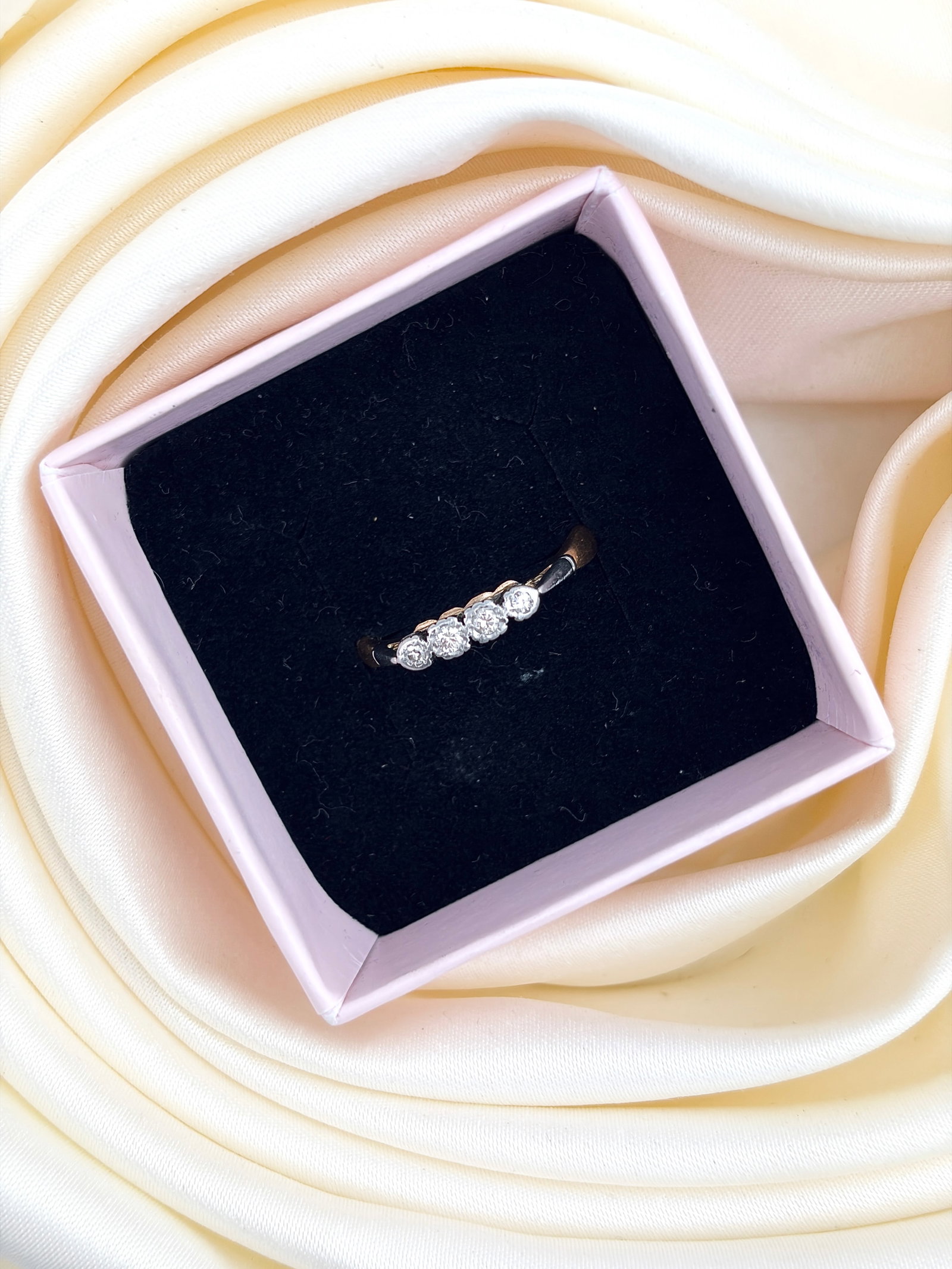 ANTIQUE 22CT GOLD DIAMOND 4 STONE RING - 8