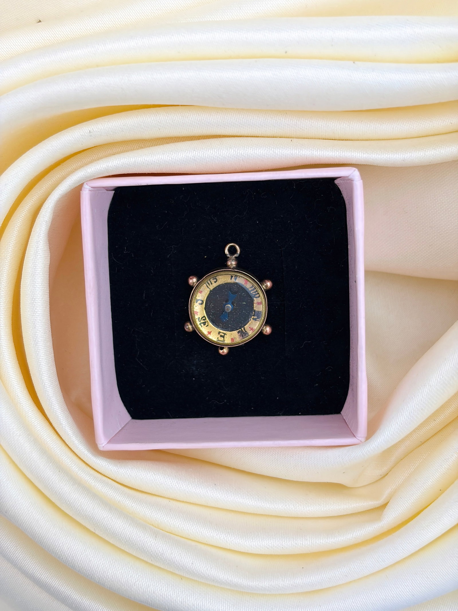 ANTIQUE 9CT YELLOW GOLD COMPASS PENDANT - 5