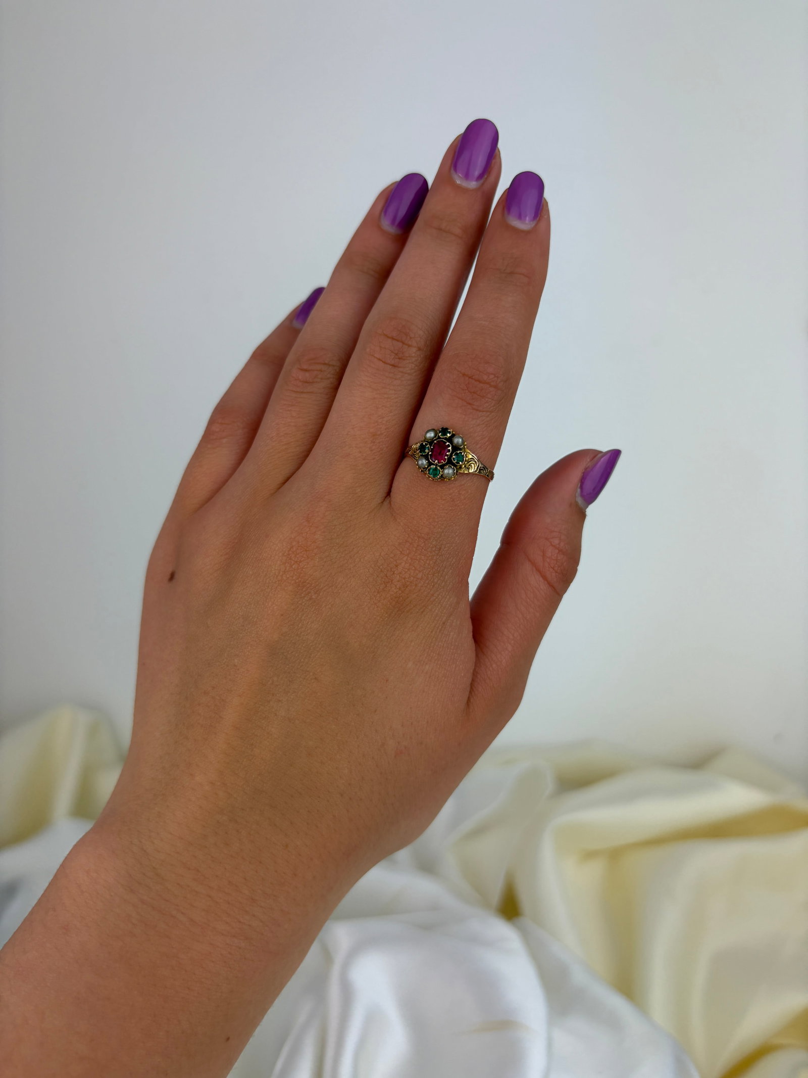 ANTIQUE VICTORIAN 12CT YELLOW GOLD GEMSET CLUSTER RING - 8