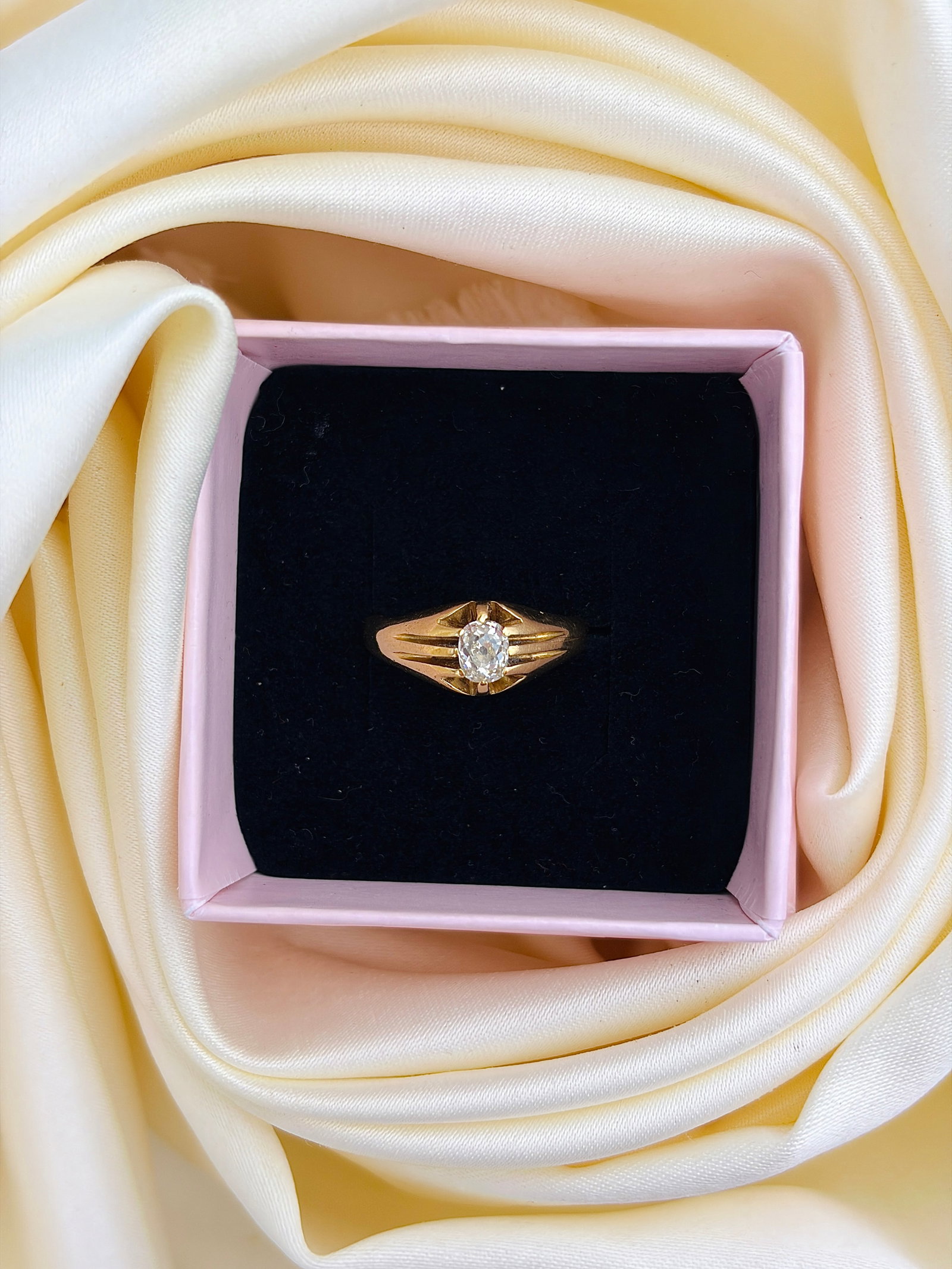 ANTIQUE C.1917 OVAL DIAMOND BELCHER SET RING IN 18CT GOLD - 9