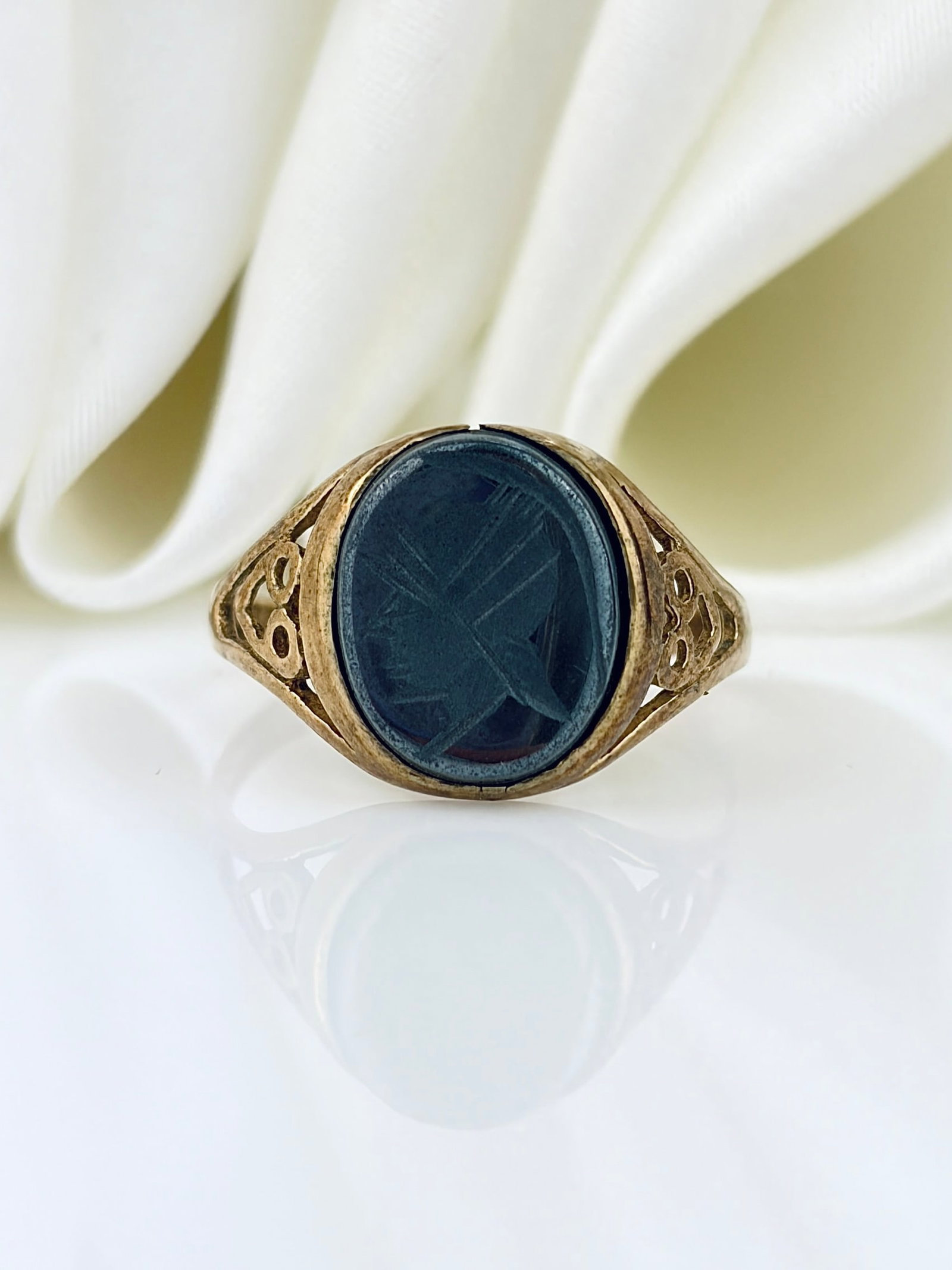VINTAGE 9CT YELLOW GOLD HEMATITE ROMAN CENTURION INTAGLIO SIGNET RING (1 of 9)