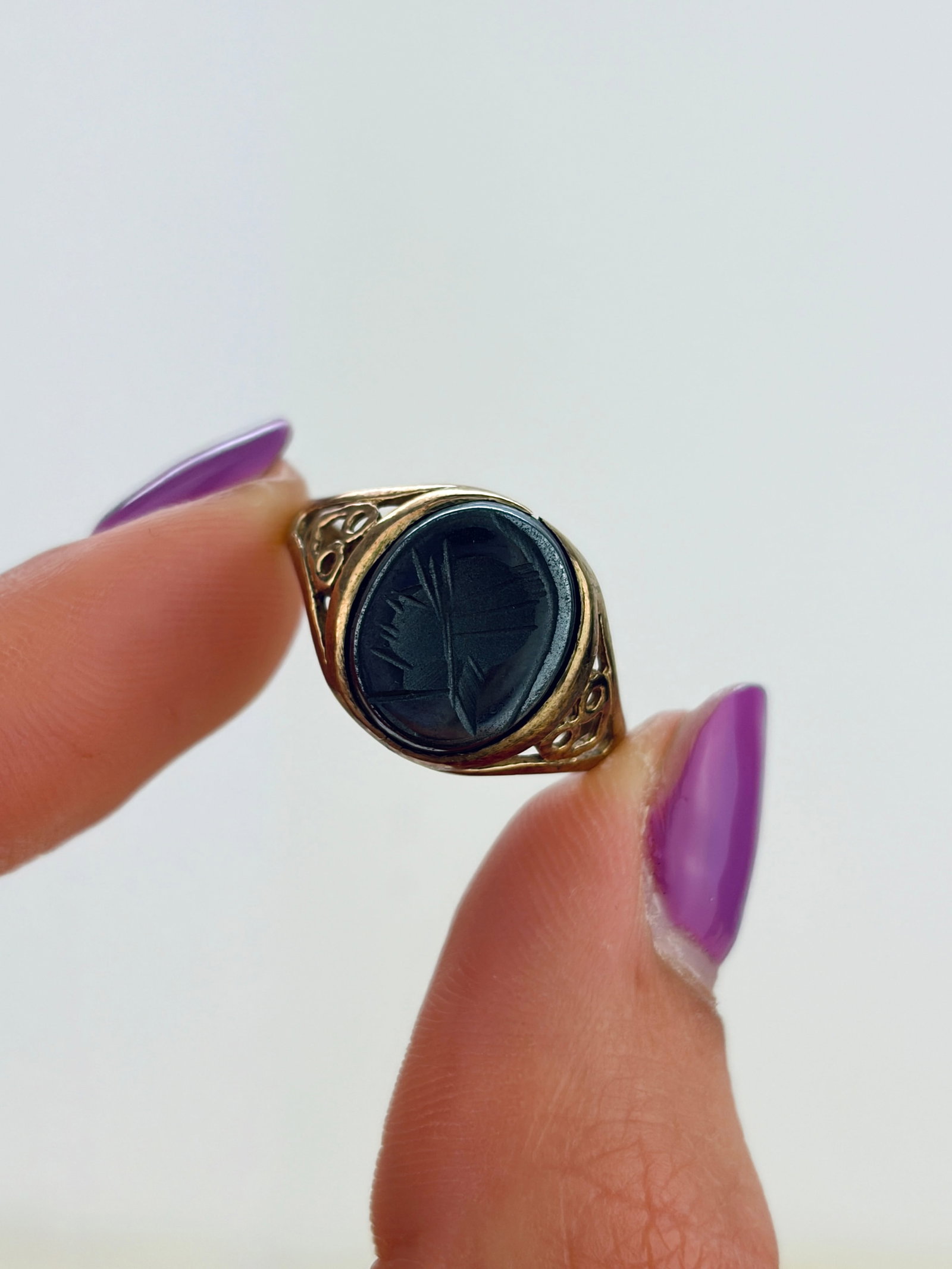 VINTAGE 9CT YELLOW GOLD HEMATITE ROMAN CENTURION INTAGLIO SIGNET RING - 5