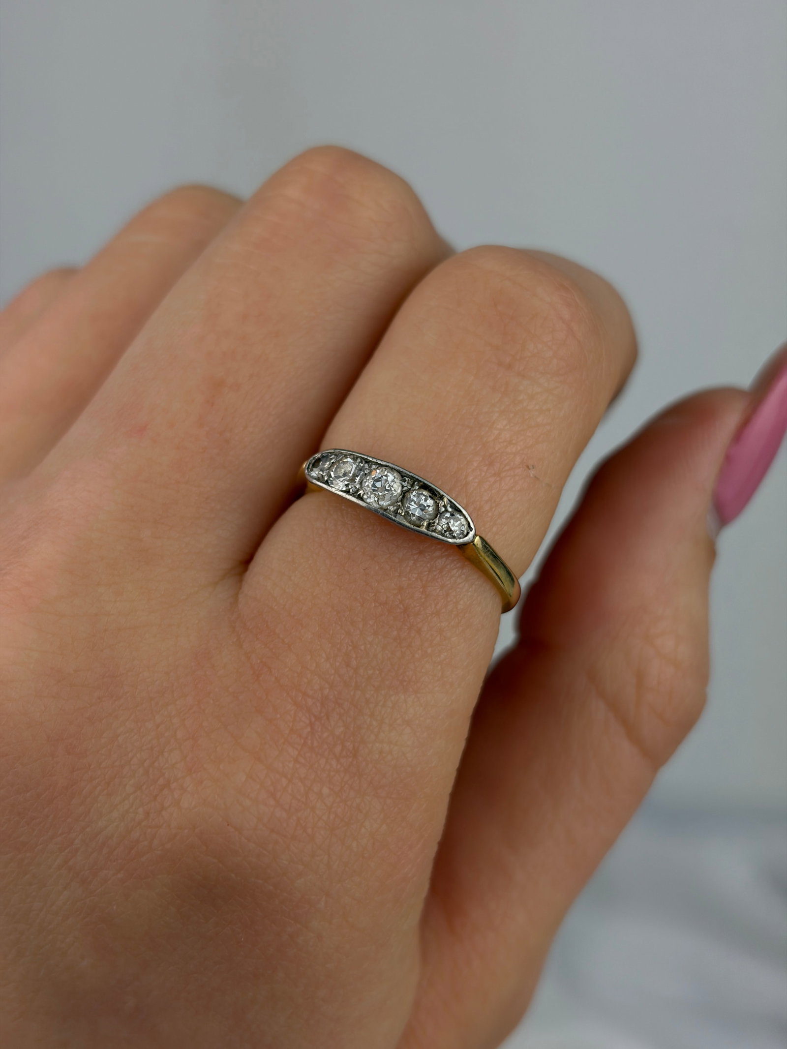VINTAGE 18CT GOLD DIAMOND 5 STONE BOAT RING - 8
