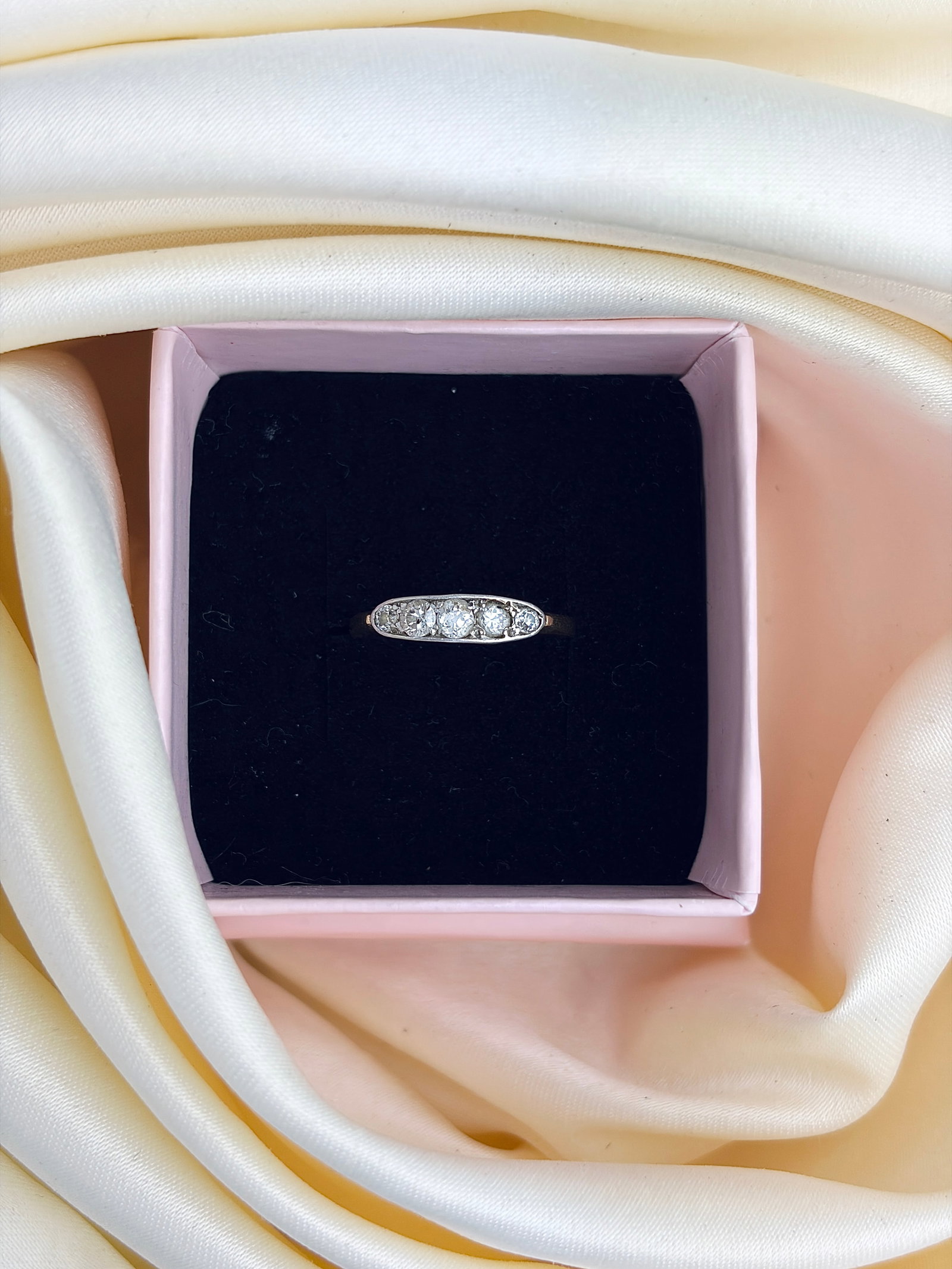 VINTAGE 18CT GOLD DIAMOND 5 STONE BOAT RING - 9