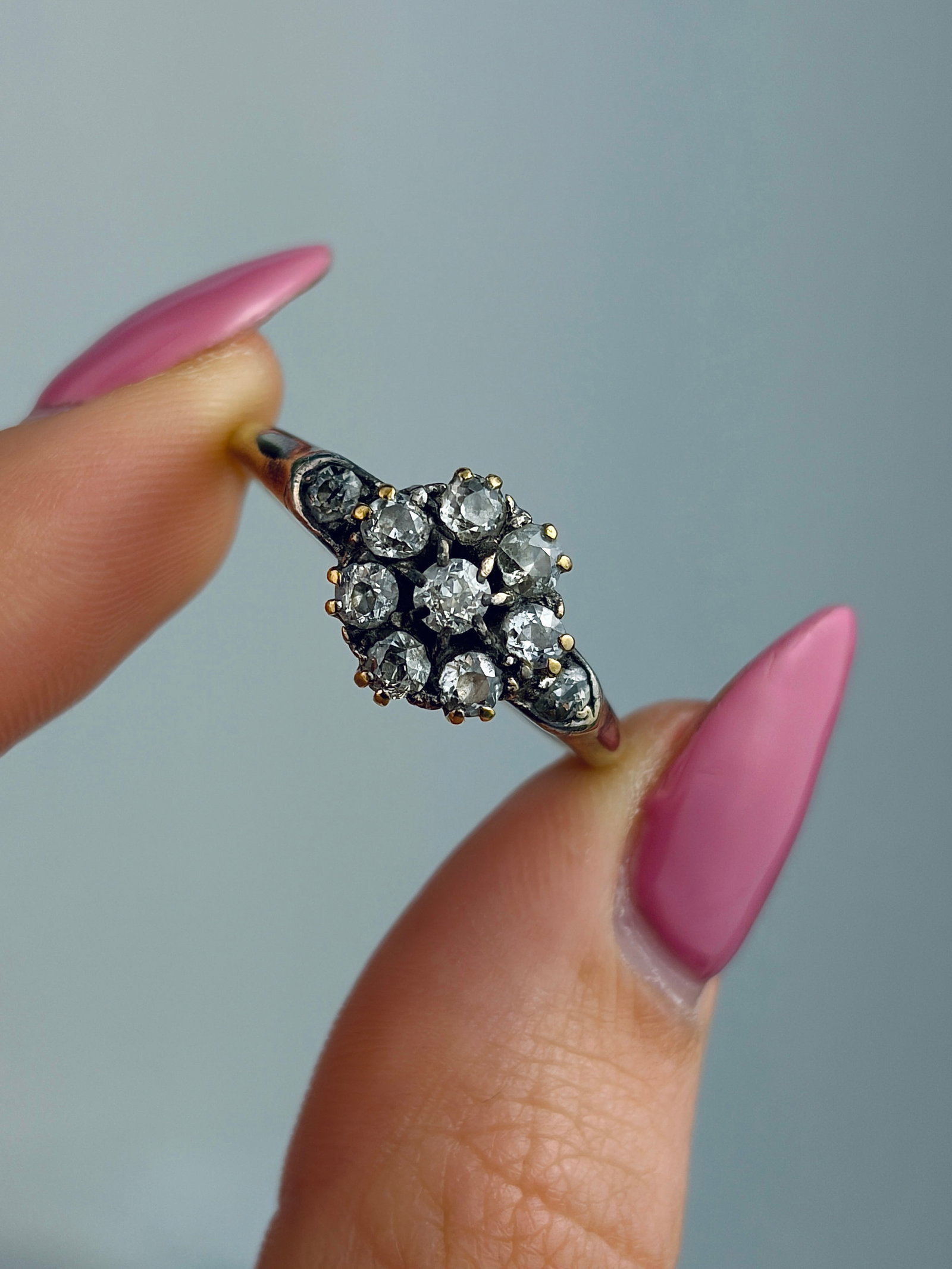ANTIQUE 18CT GOLD DIAMOND CLUSTER RING - 5