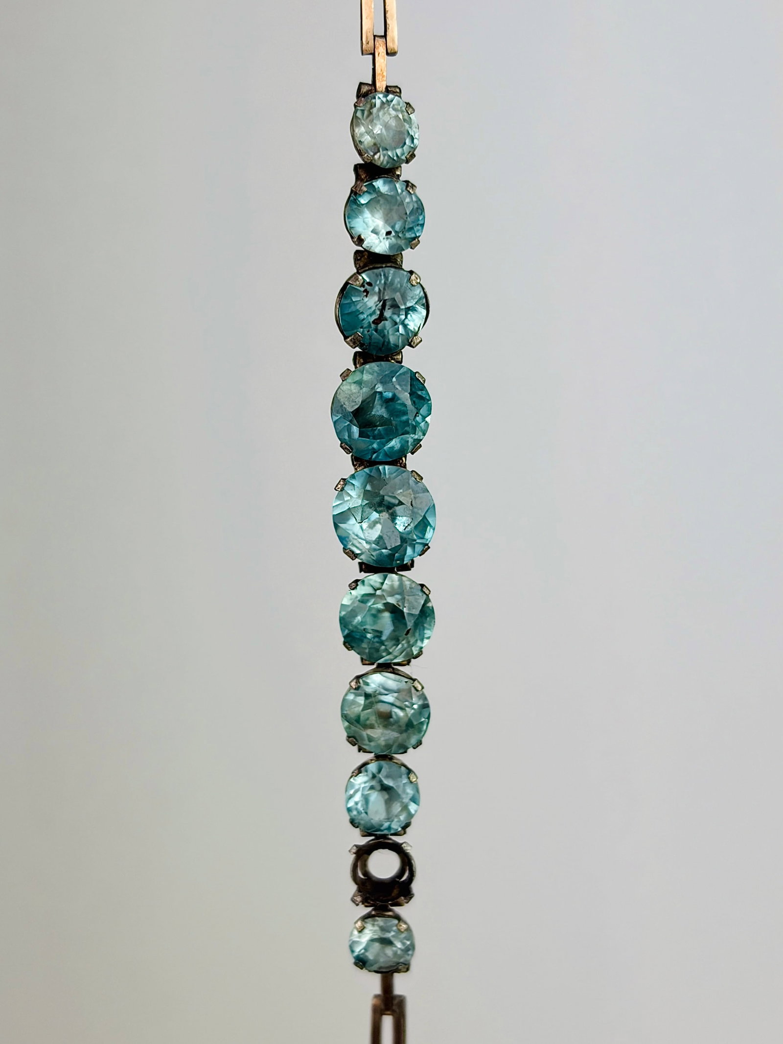 ANTIQUE BLUE ZIRCON AND GOLD LINE BRACELET: ANTIQUE BLUE ZIRCON AND GOLD LINE BRACELET AF Weight: 4.7g Size: Length 17.5cm, width 7mm Materials: gold, zircon Hallmarks: None present Condition: Good overall condition, one stone has