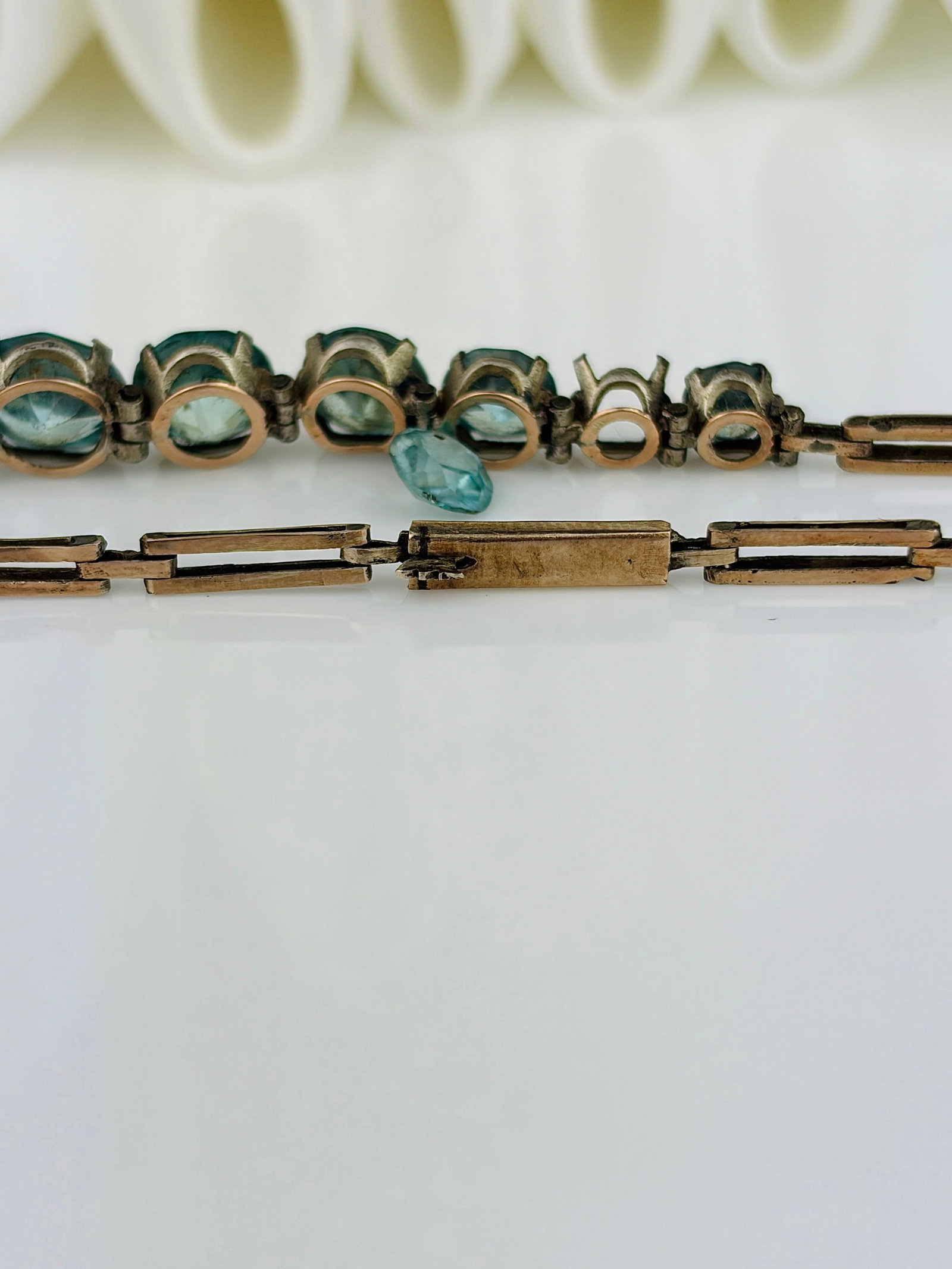 ANTIQUE BLUE ZIRCON AND GOLD LINE BRACELET - 4