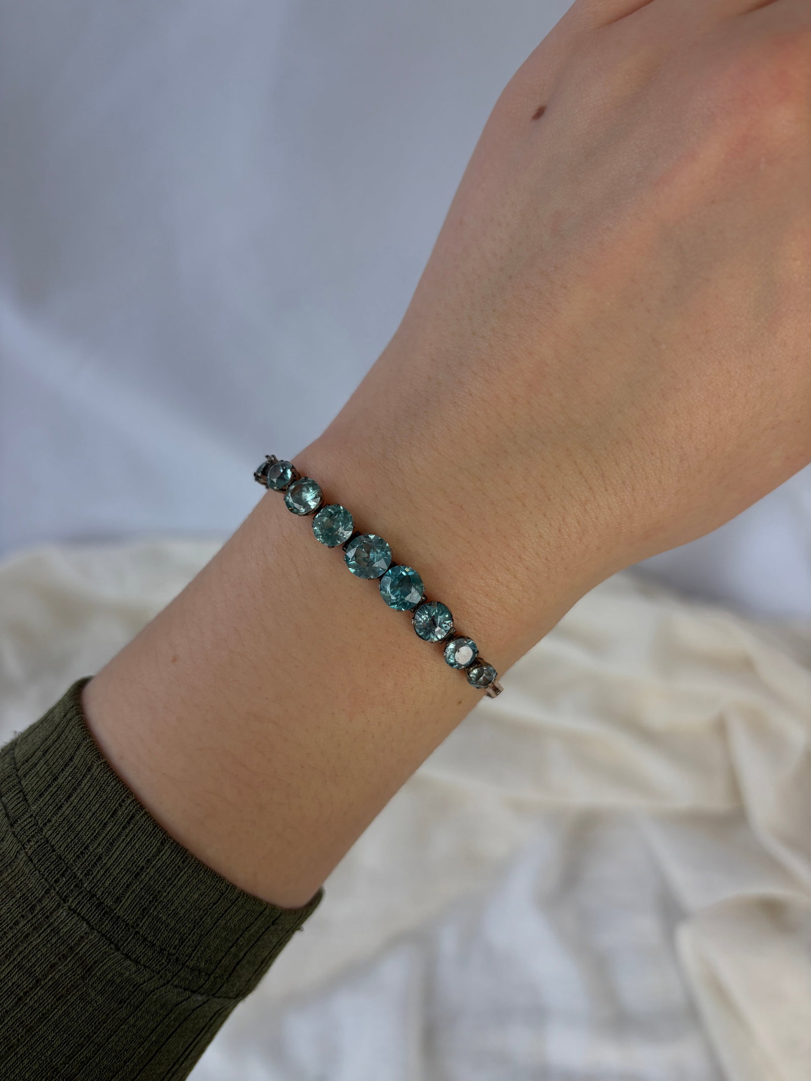 ANTIQUE BLUE ZIRCON AND GOLD LINE BRACELET - 5