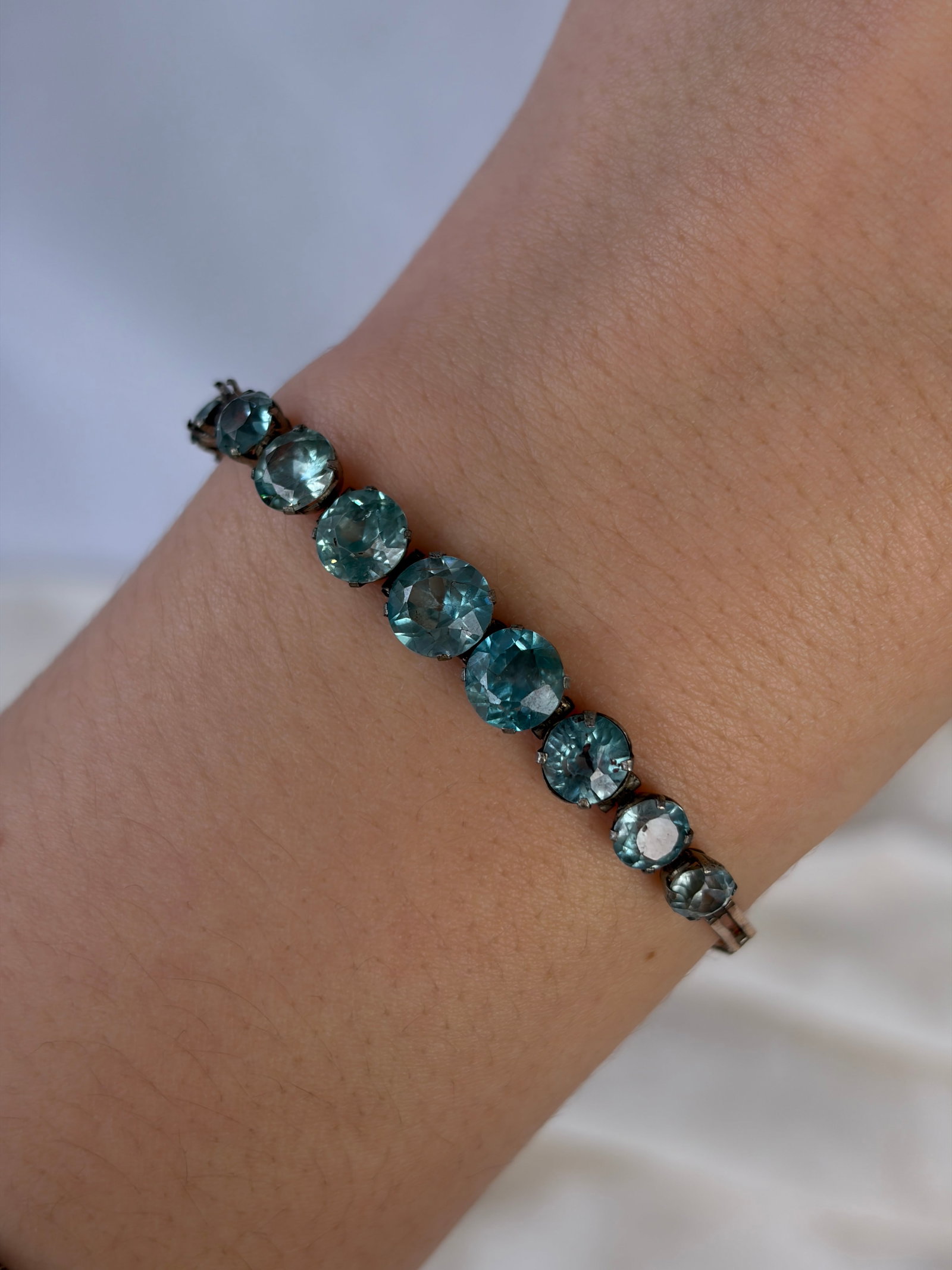 ANTIQUE BLUE ZIRCON AND GOLD LINE BRACELET - 6