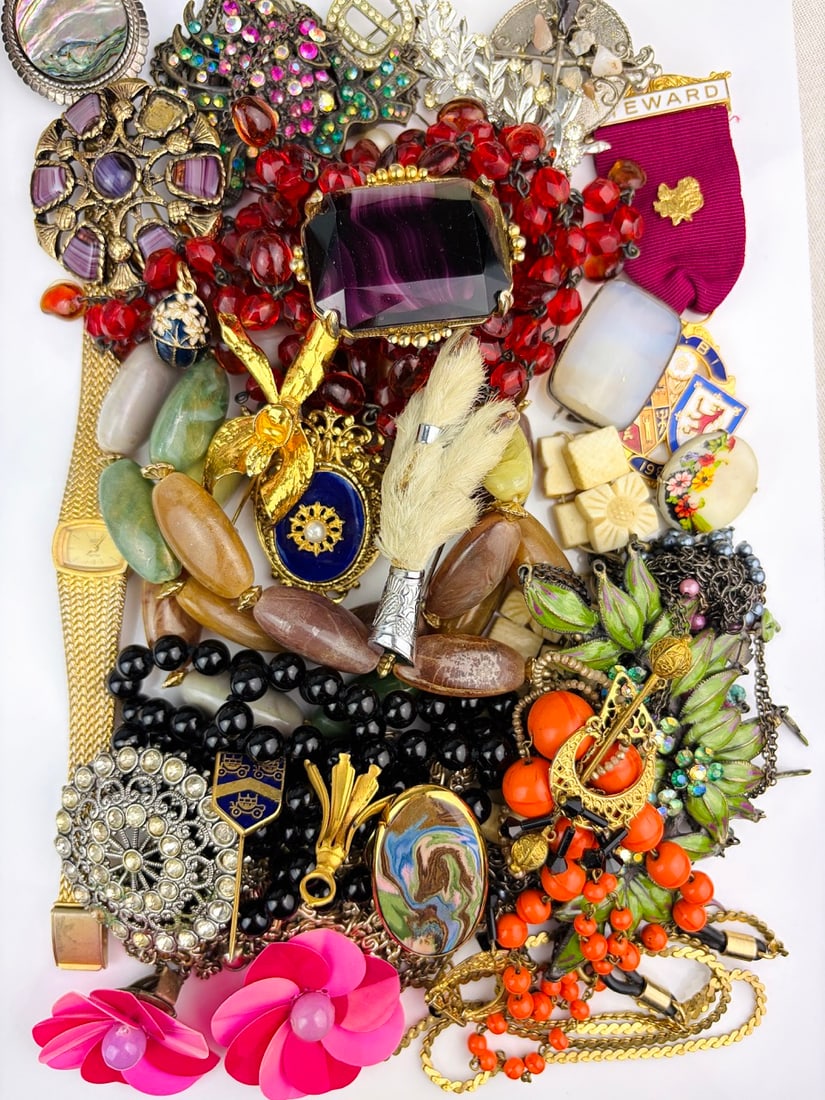MIXED LOT WATCH, BEADED NECKLACES, BROOCHES ETC (1 of 7)