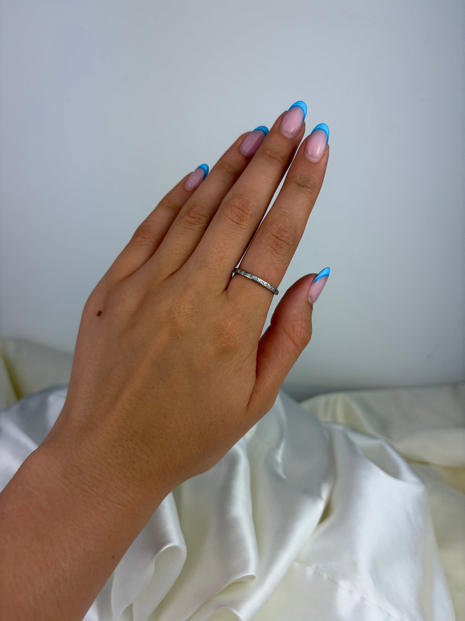 ANTIQUE WHITE GOLD DIAMOND FULL ETERNITY BAND RING - 6