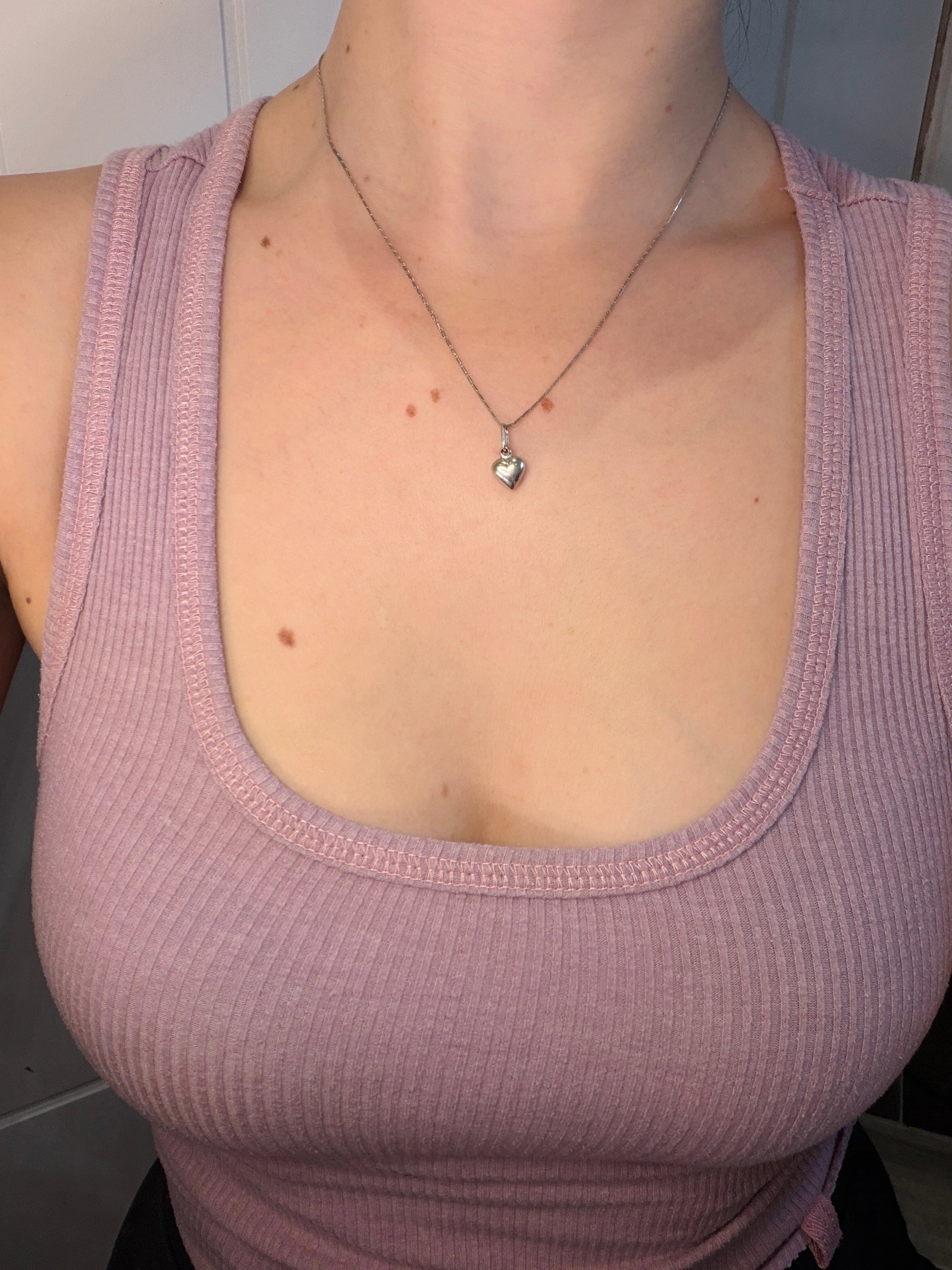 SWEET 18CT WHITE GOLD HEART PENDANT ON 18CT WHITE GOLD CHAIN - 5