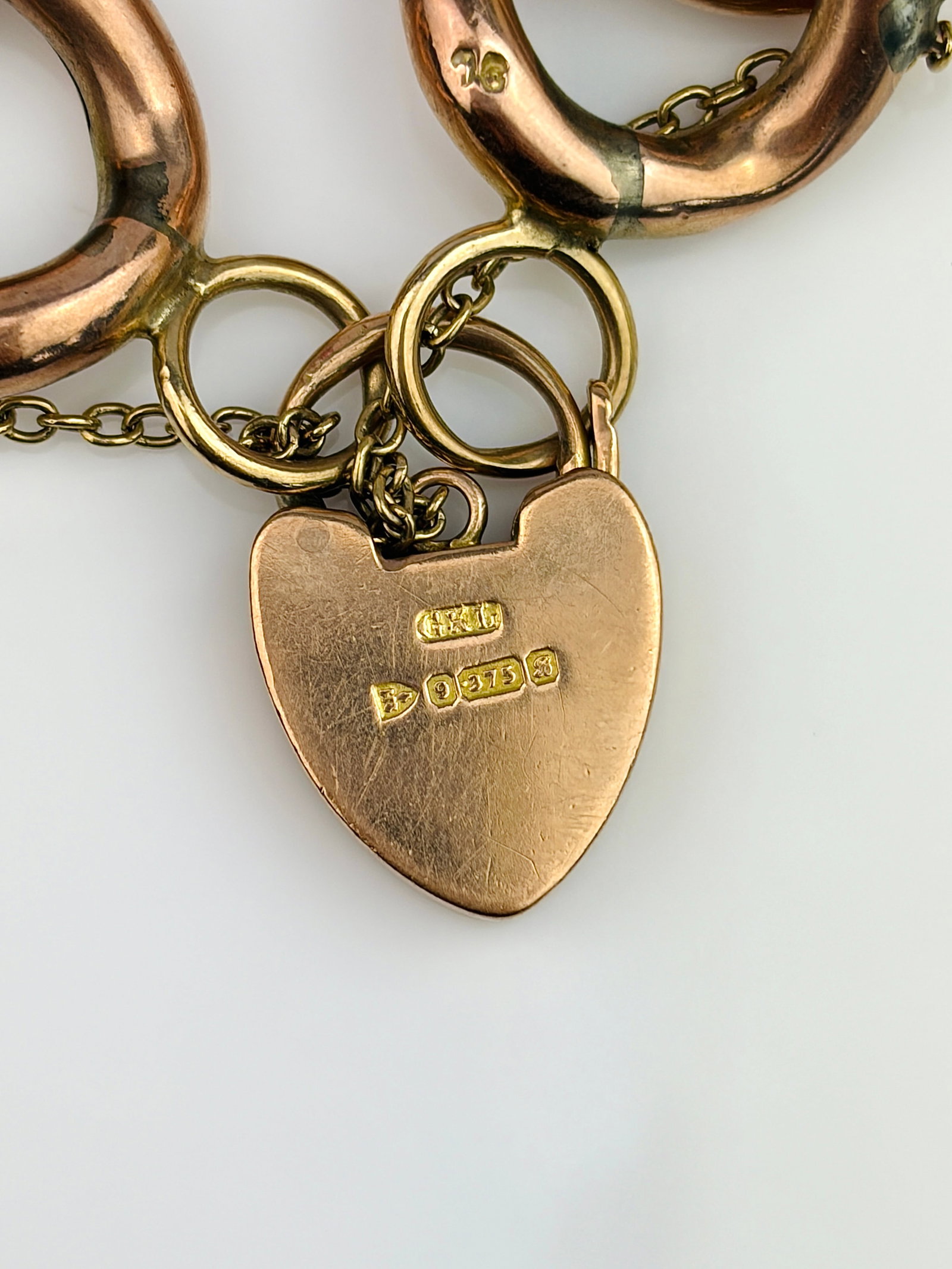 GIANT ANTIQUE C.1902 9CT GOLD HEART PADLOCK GATE BRACELET - 3