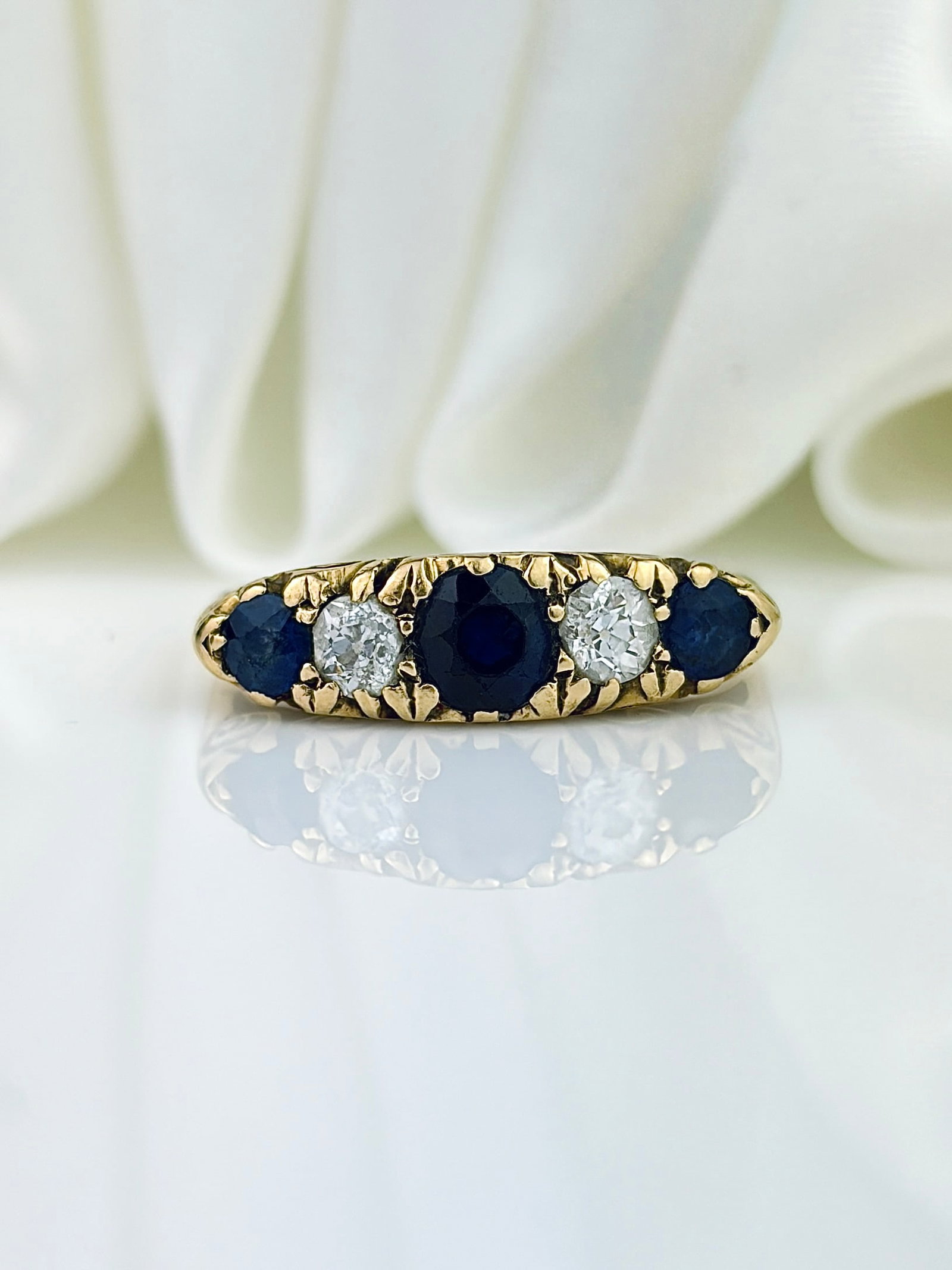 ANTIQUE 18CT YELLOW GOLD SAPPHIRE AND DIAMOND SCROLL SET 5 STONE RING: ANTIQUE 18CT YELLOW GOLD SAPPHIRE AND DIAMOND SCROLL SET 5 STONE RING Beautiful ring! Weight: 3.52g Size: UK O, US 7.5, Width 5mm, height off finger 3mm Materials: 18ct gold Hallmarks: