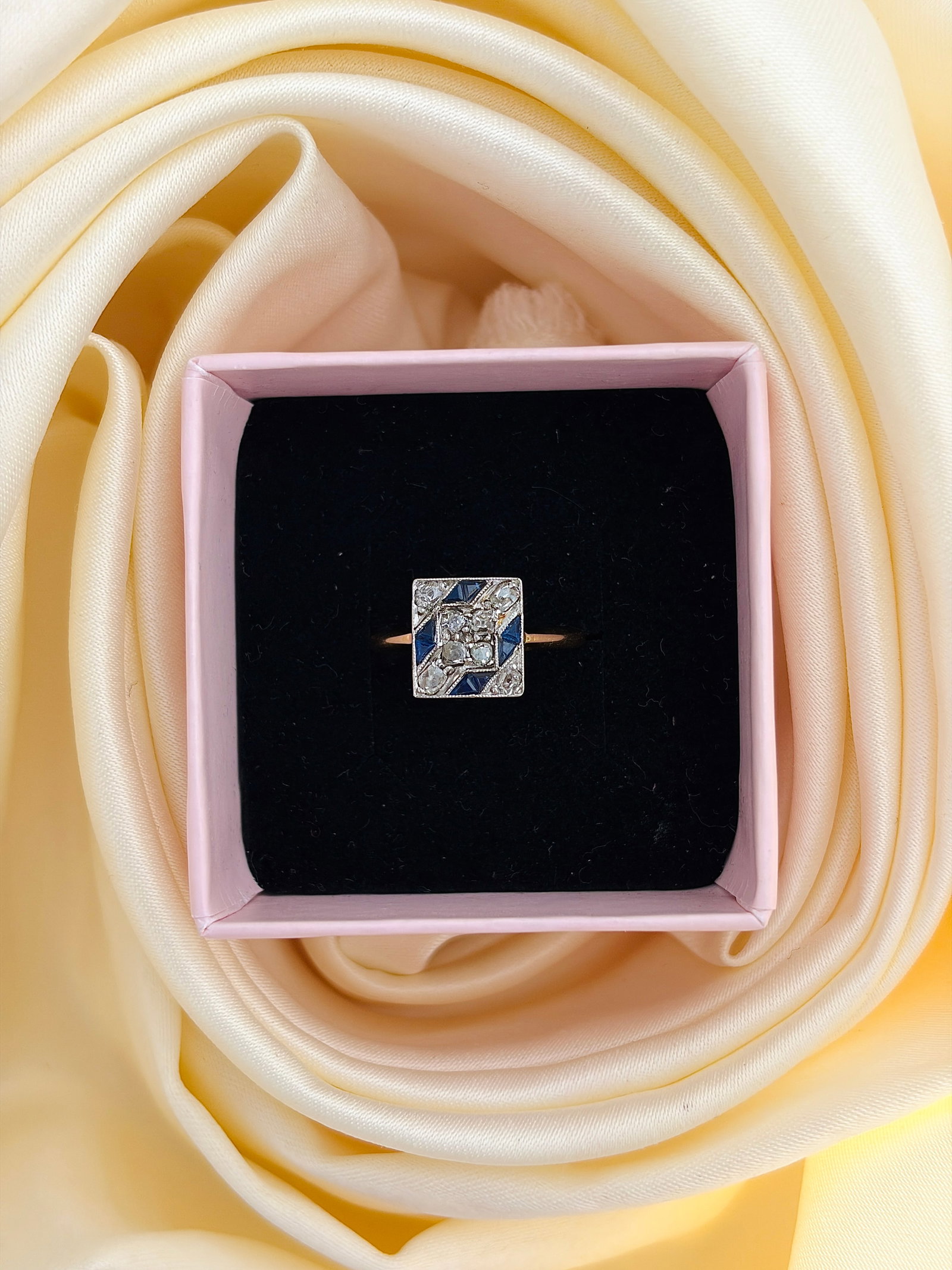 ANTIQUE ART DECO ERA 18CT YELLOW GOLD SAPPHIRE AND DIAMOND SQUARE RING - 8