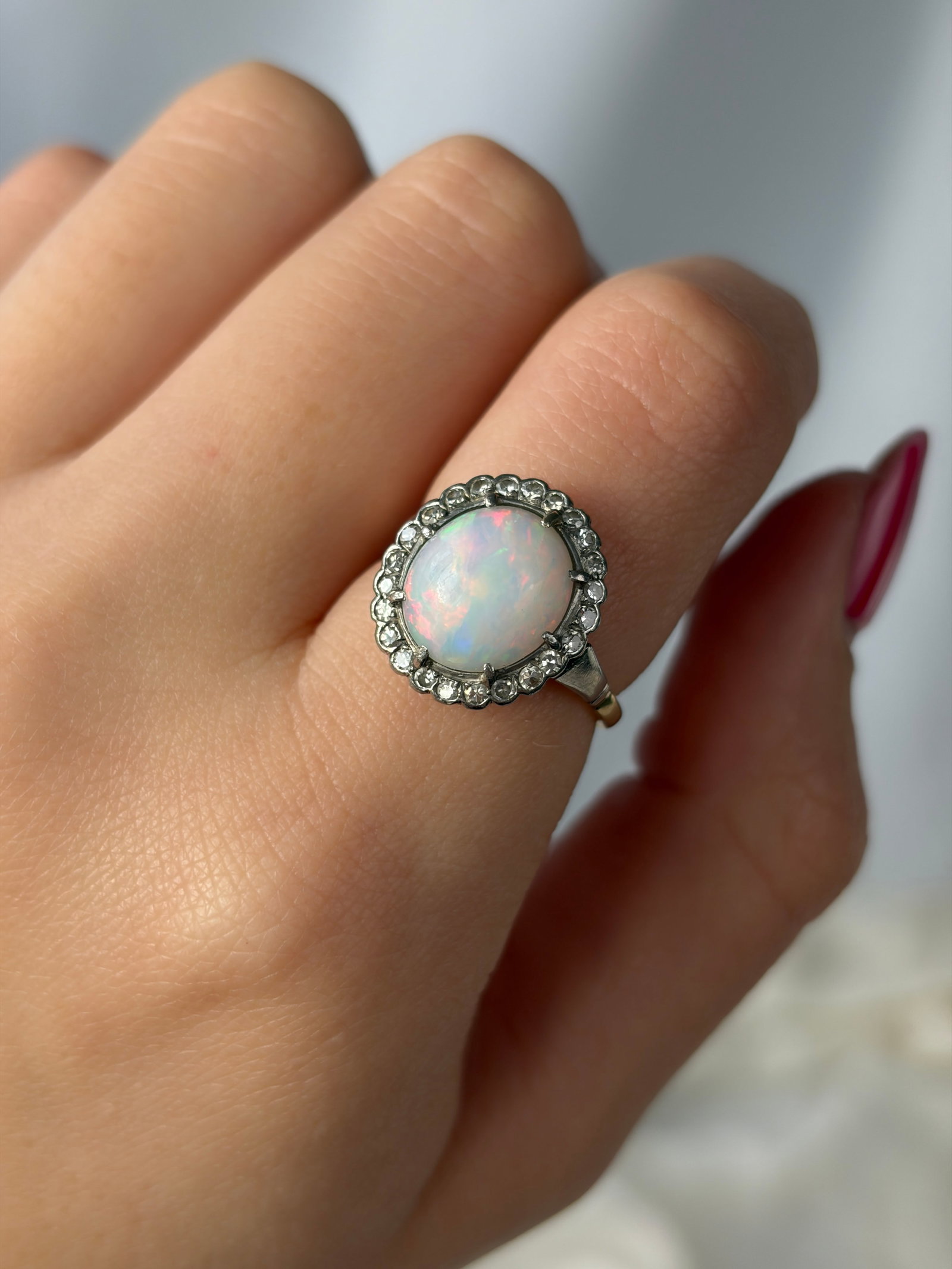 vintage 18ct gold opal and diamond halo ring - 9