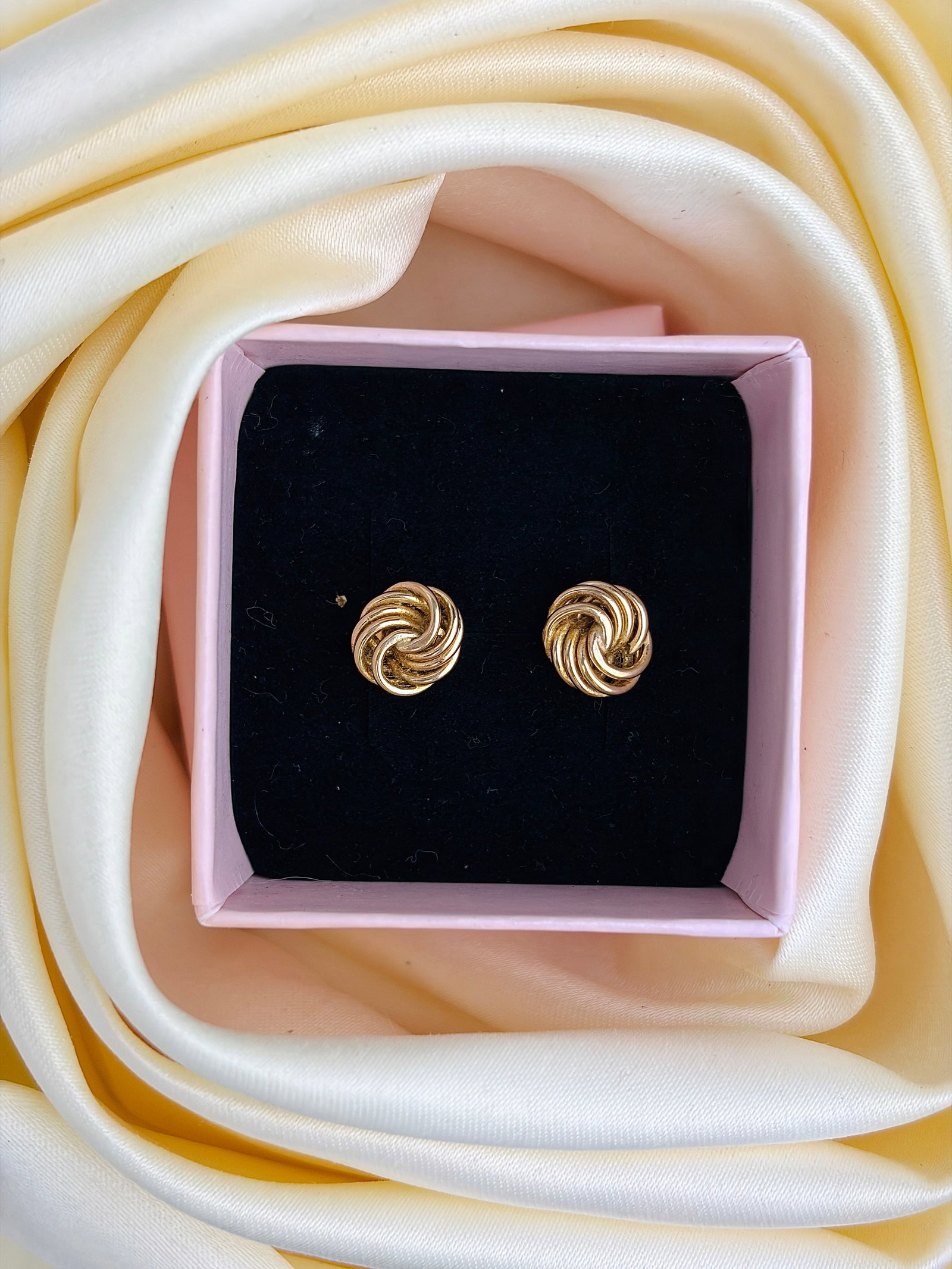 SWEET VINTAGE 9CT YELLOW GOLD KNOT STUD EARRINGS - 5