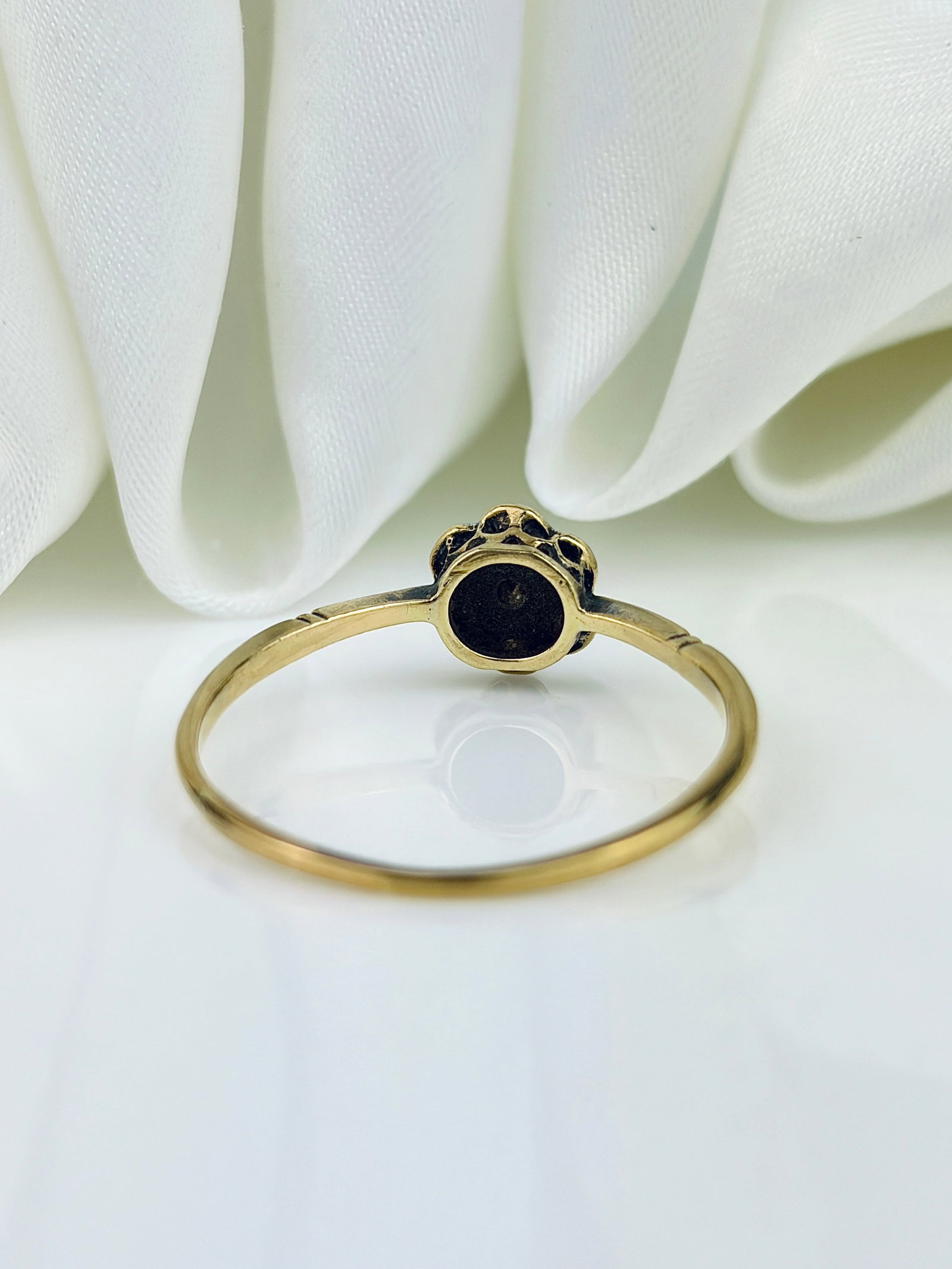 ANTIQUE 18CT GOLD AND PLATINUM DIAMOND FLOWER RING - 3