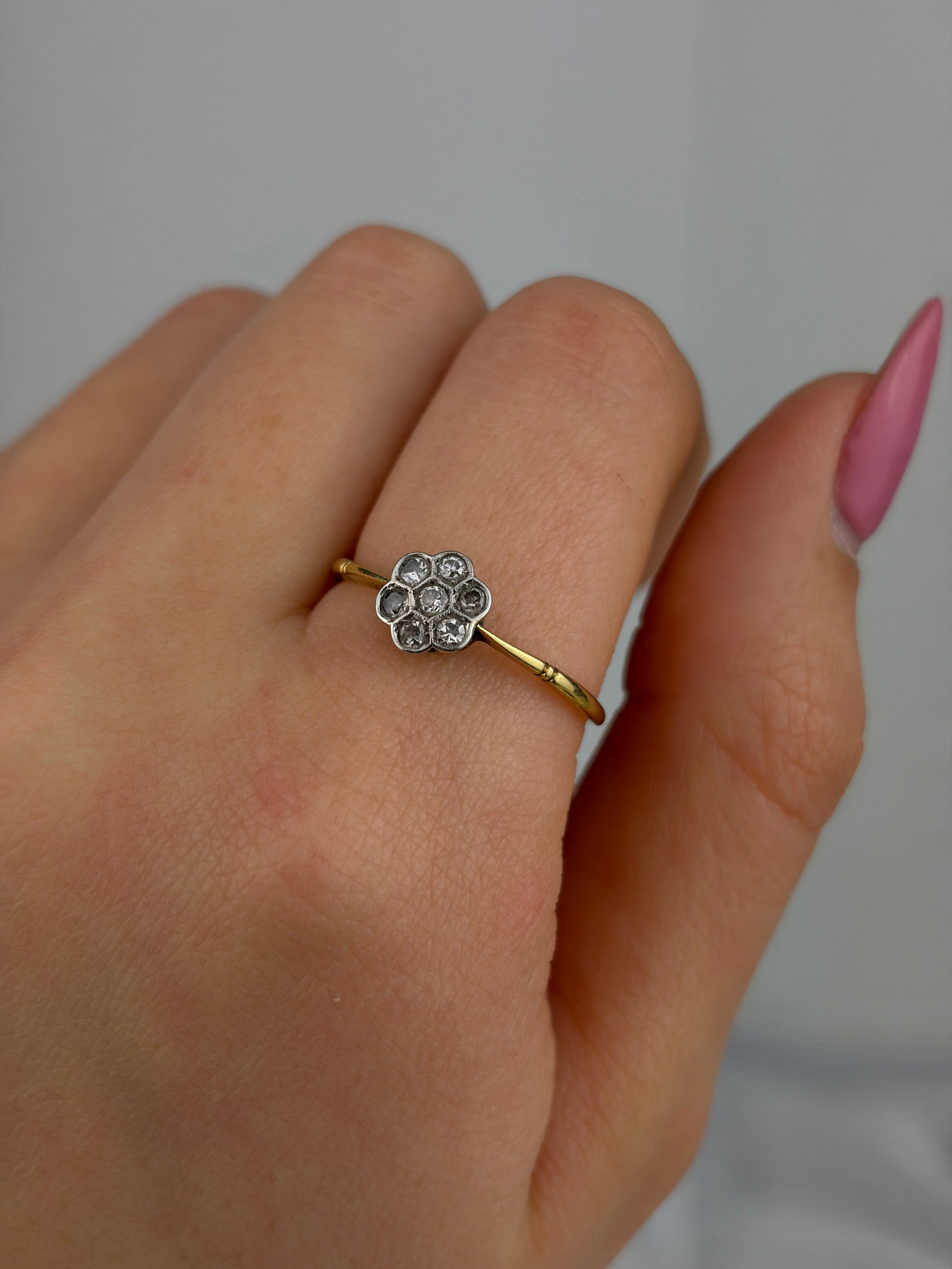 ANTIQUE 18CT GOLD AND PLATINUM DIAMOND FLOWER RING - 8
