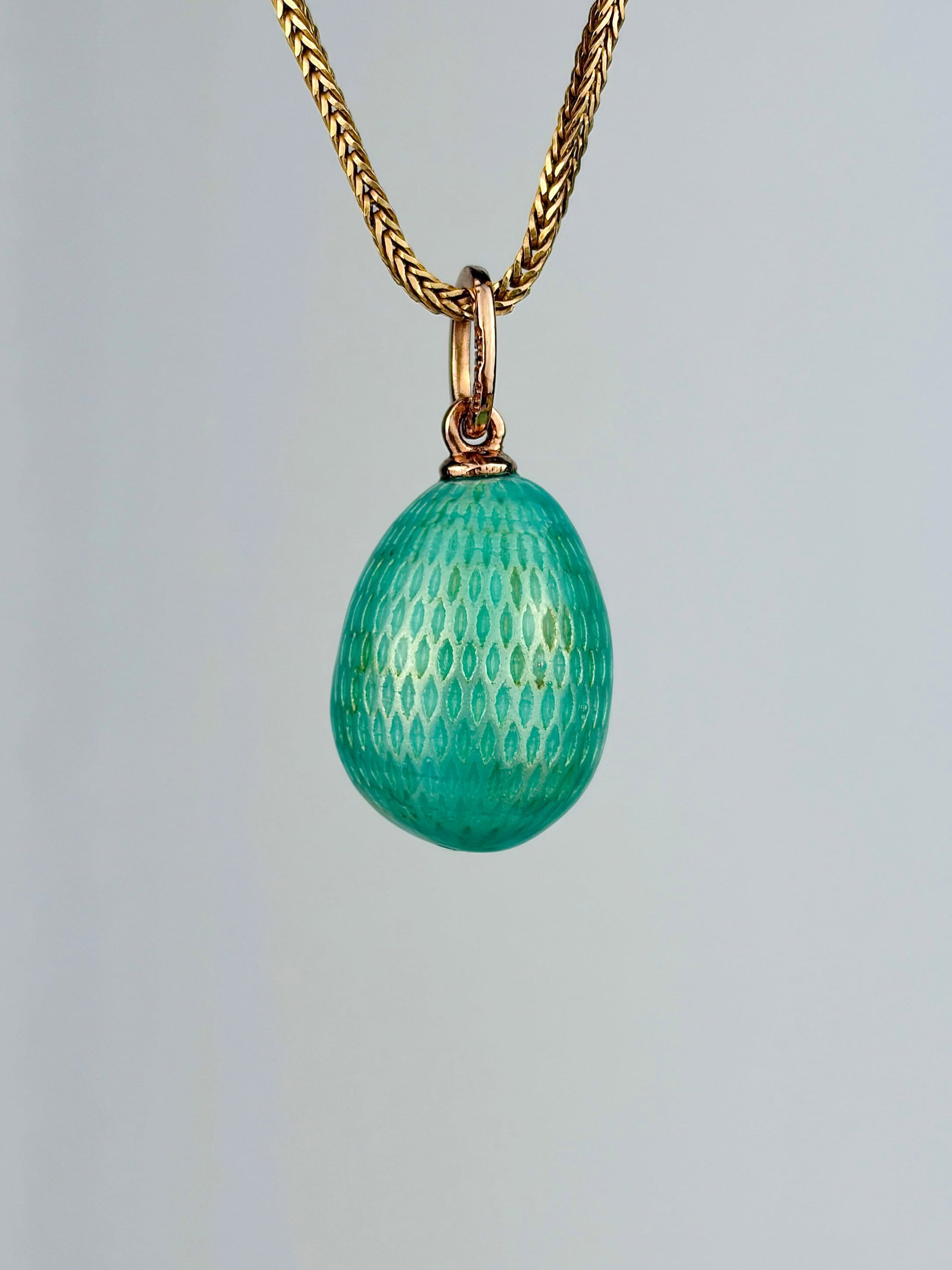 WONDERFUL BLUE ENAMEL RUSSIAN EGG PENDANT IN 14CT GOLD: WONDERFUL BLUE ENAMEL RUSSIAN EGG PENDANT IN 14CT GOLD