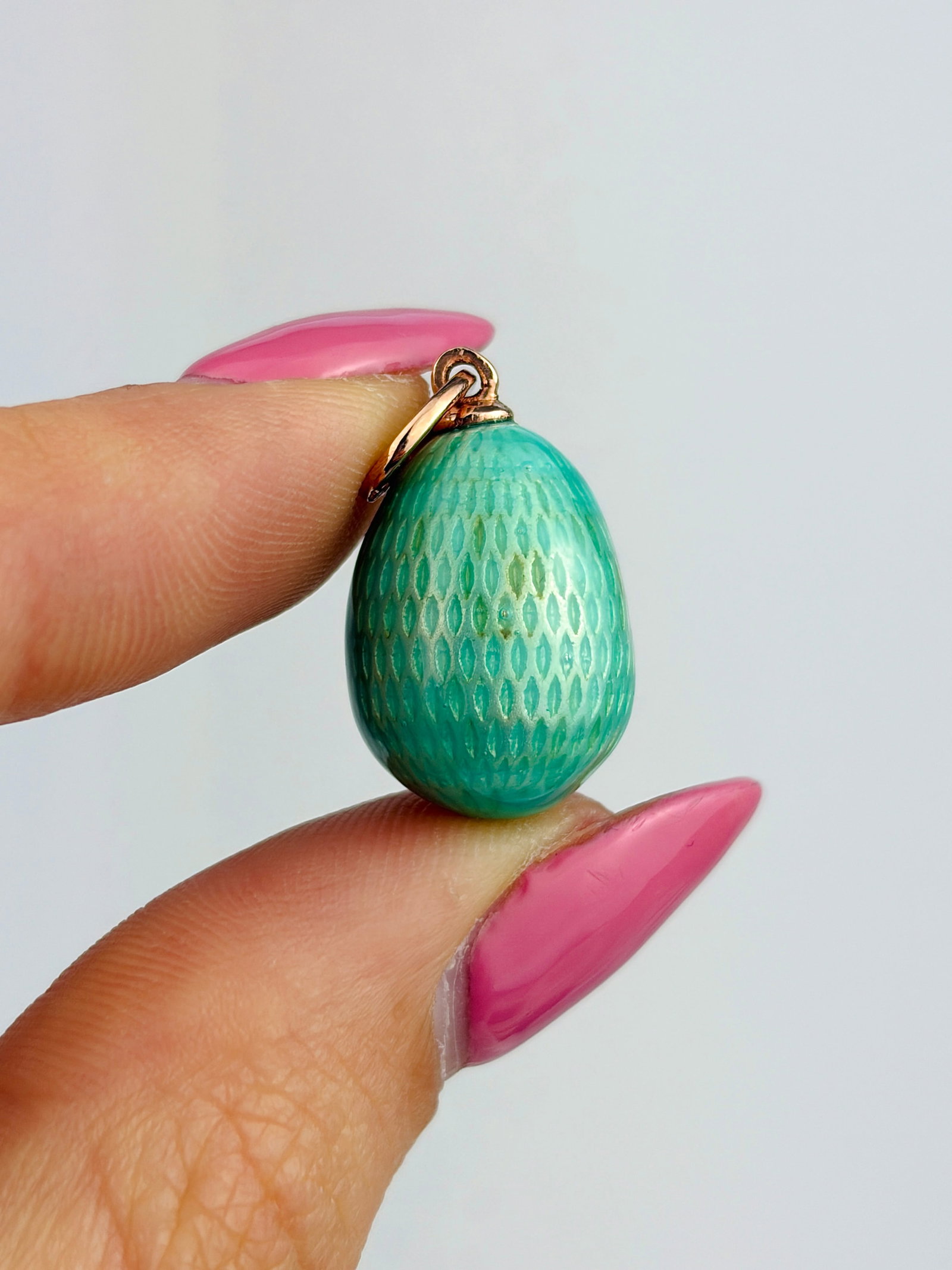 WONDERFUL BLUE ENAMEL RUSSIAN EGG PENDANT IN 14CT GOLD - 3