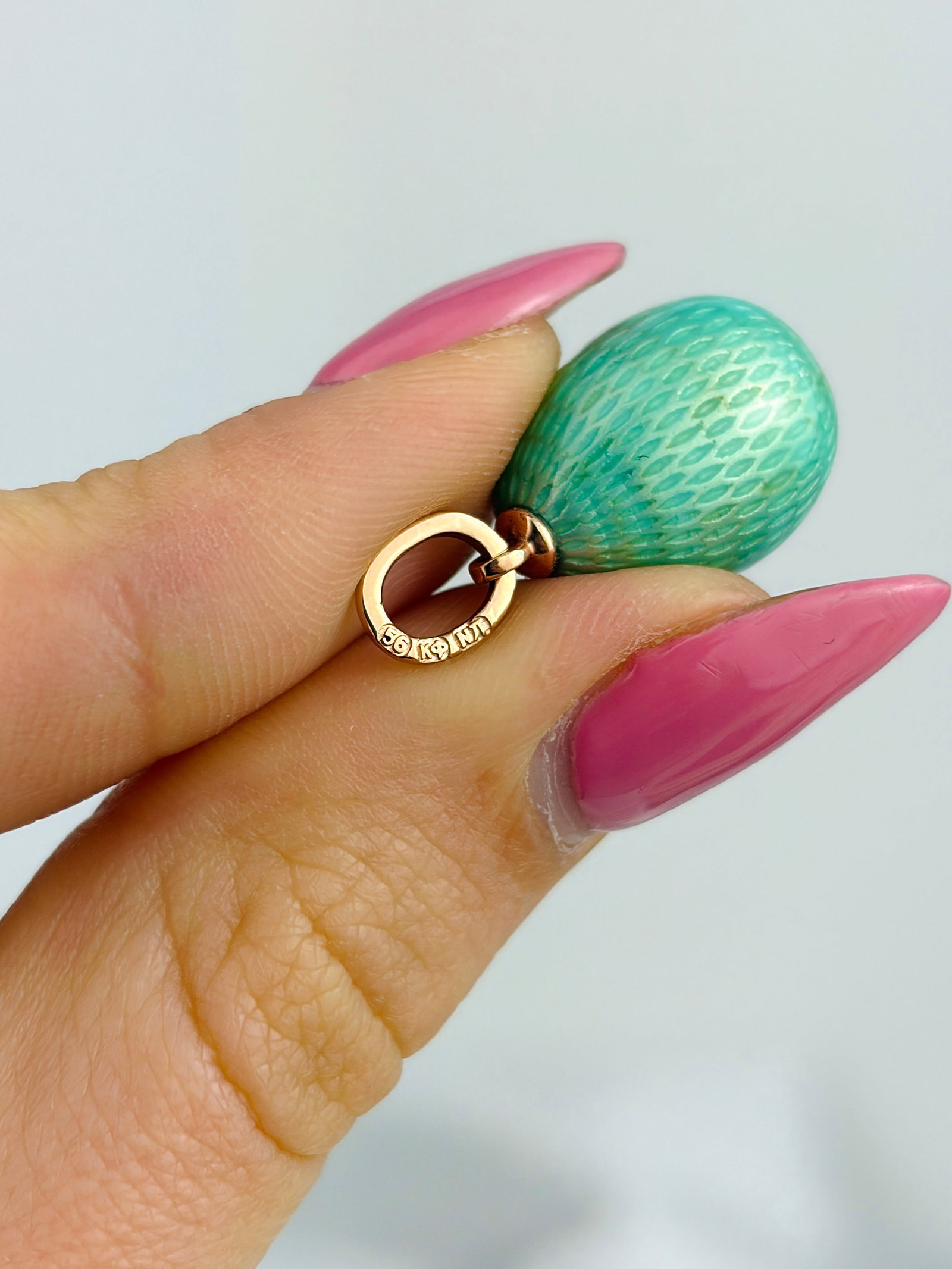 WONDERFUL BLUE ENAMEL RUSSIAN EGG PENDANT IN 14CT GOLD - 5