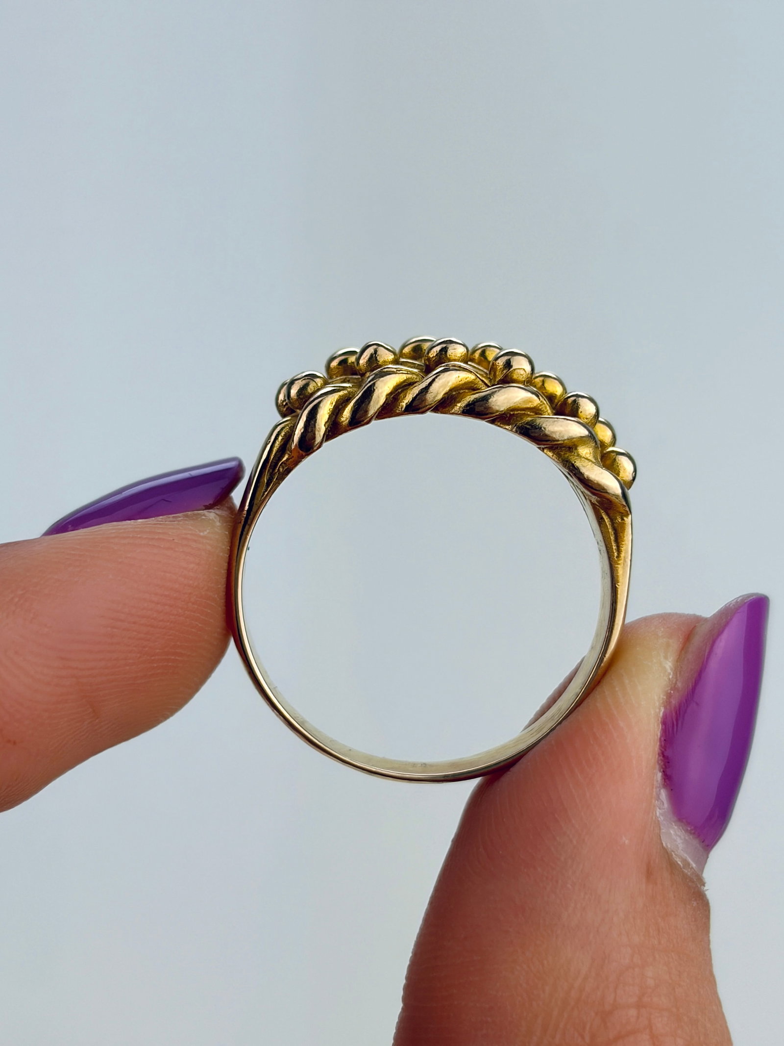 ANTIQUE 9CT YELLOW GOLD LOVE KNOT KEEPER RING - 6