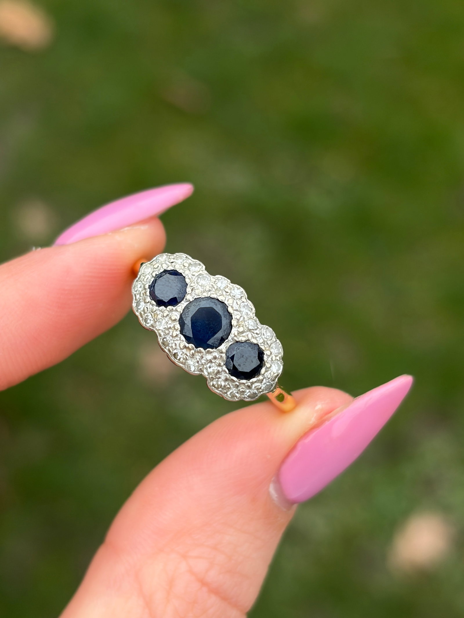CHUNKY 18ct GOLD SAPPHIRE AND DIAMOND TRIPLE CLUSTER RING - 10