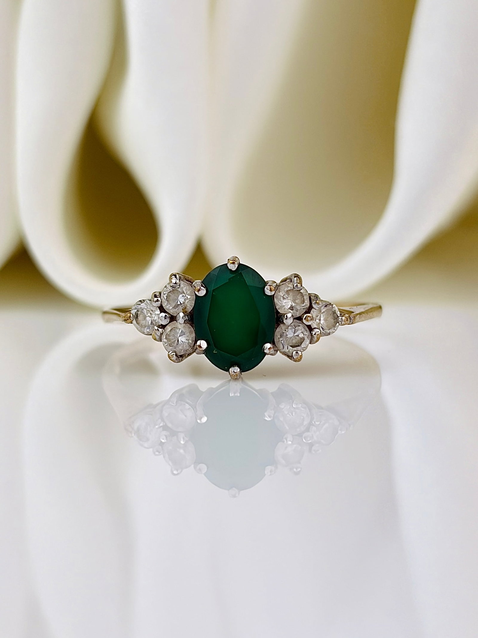 vintage emerald and diamond ring in 9ct yellow gold (1 of 8)
