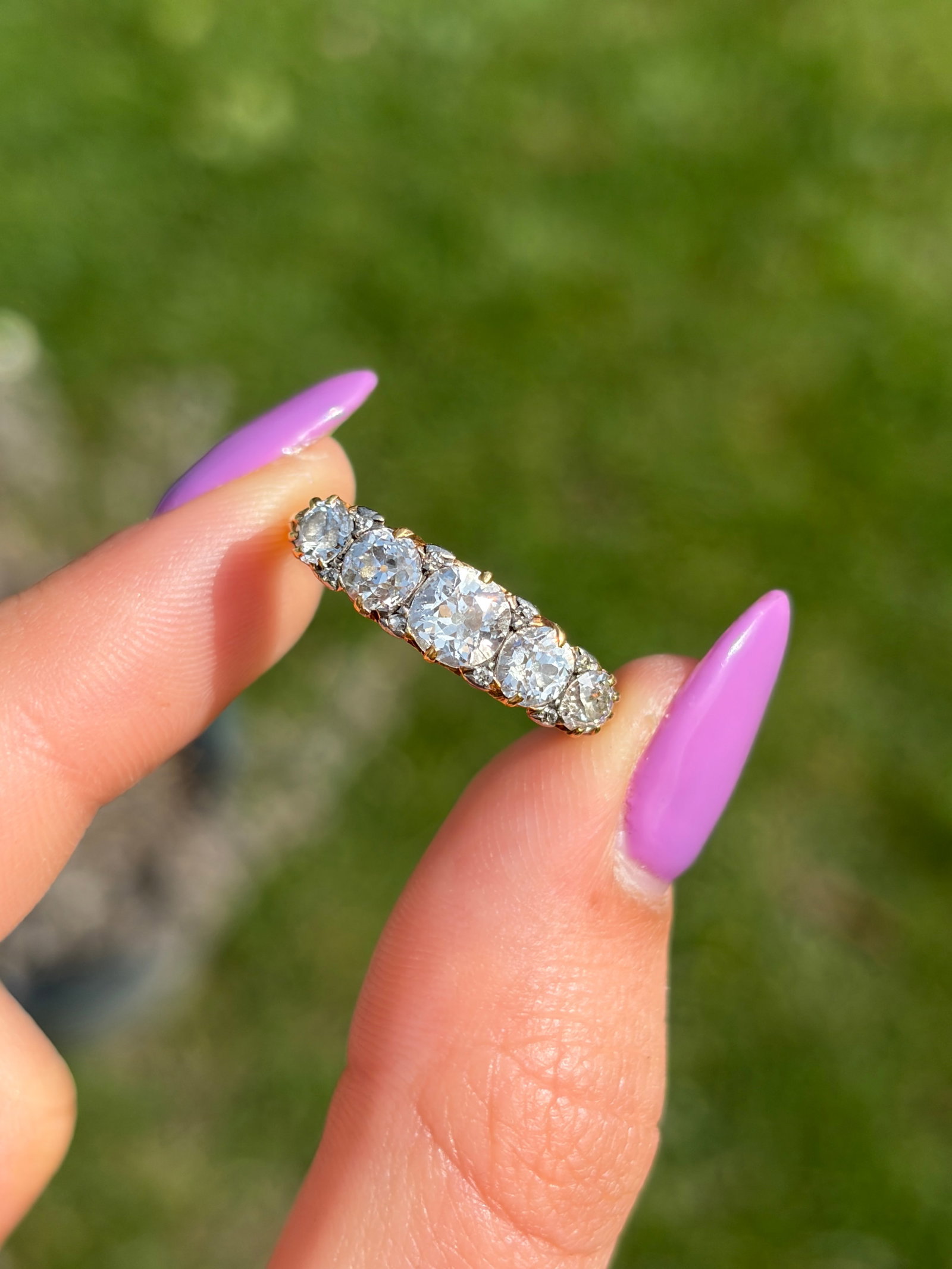 ANTIQUE 18CT YELLOW GOLD 1.80CT TOTAL DIAMOND 5 STONE RING WITH DIAMOND POINTS - 3