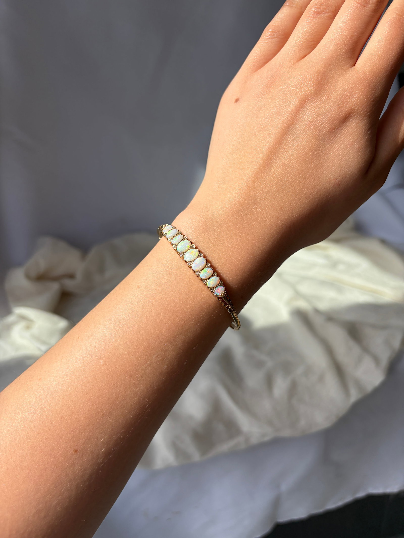 VINTAGE 9CT YELLOW GOLD OPAL AND DIAMOND BANGLE BRACELET - 4