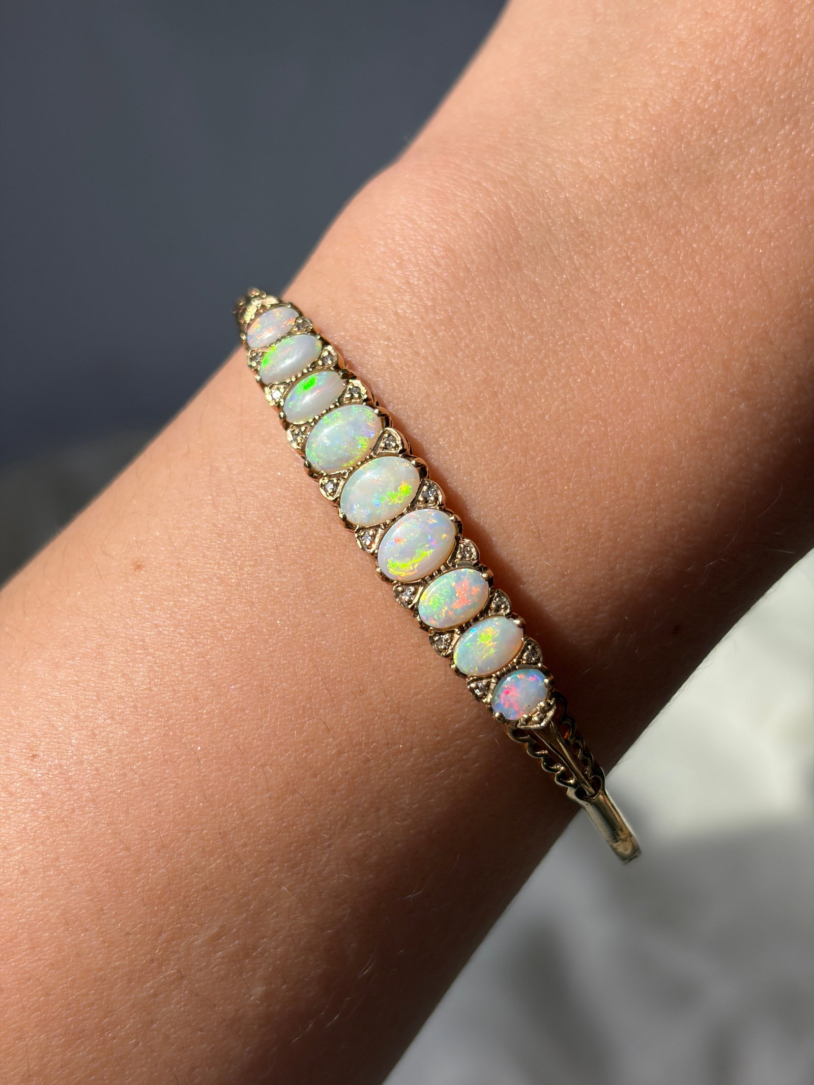 VINTAGE 9CT YELLOW GOLD OPAL AND DIAMOND BANGLE BRACELET - 5