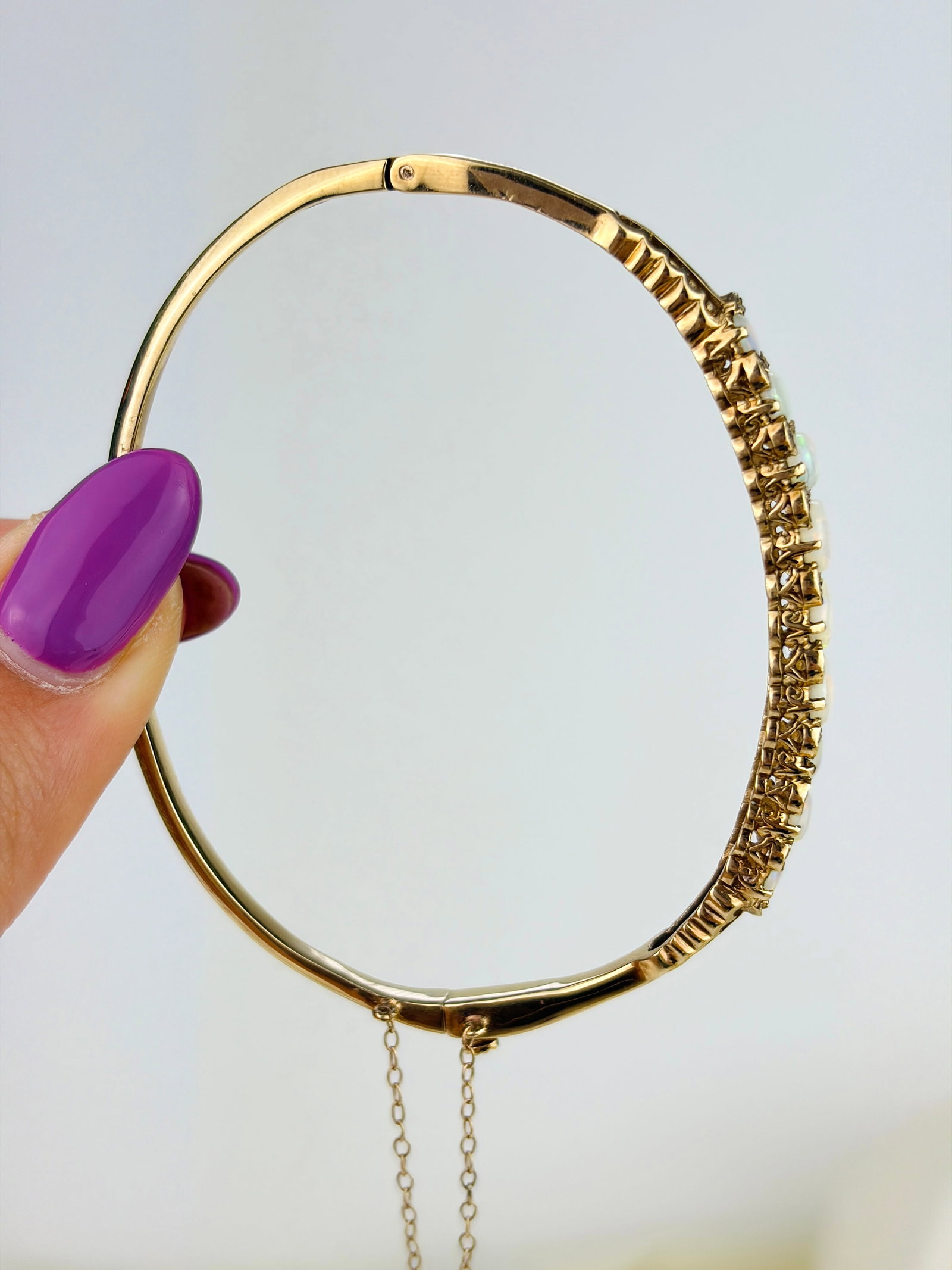 VINTAGE 9CT YELLOW GOLD OPAL AND DIAMOND BANGLE BRACELET - 6