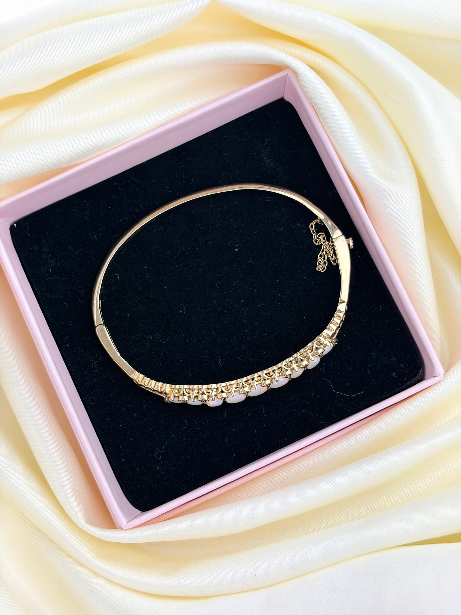 VINTAGE 9CT YELLOW GOLD OPAL AND DIAMOND BANGLE BRACELET - 9