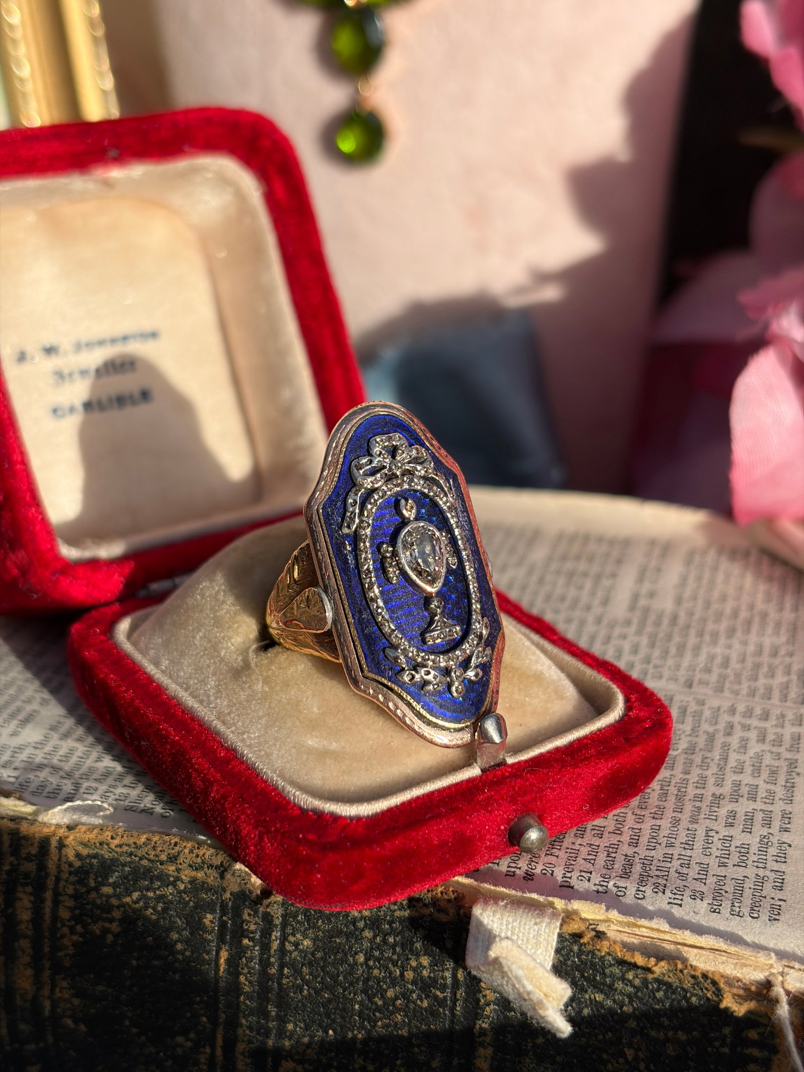 Georgian era French enamel and rose cut diamond urn panel ring in gold - fitted red velvet box - 11
