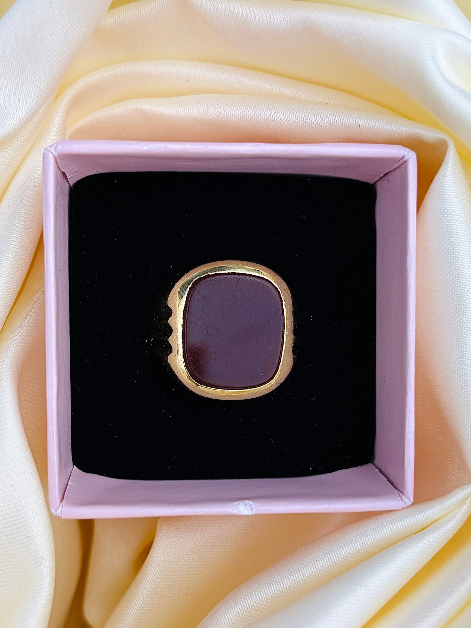 Chunky Vintage Carnelian Signet Ring in Gold - 7