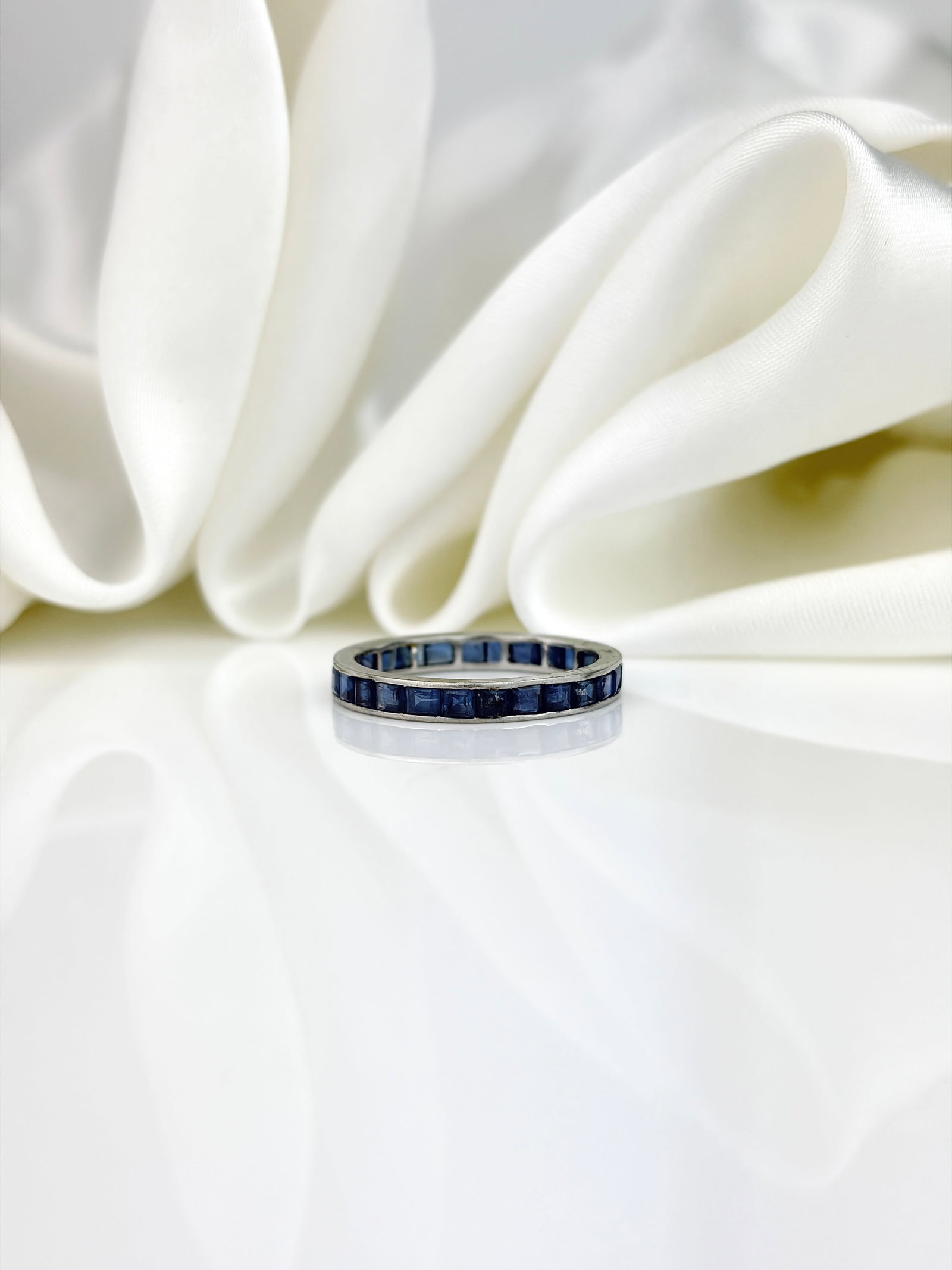 ANTIQUE 18CT WHITE GOLD SAPPHIRE FULL ETERNITY BAND RING - 2