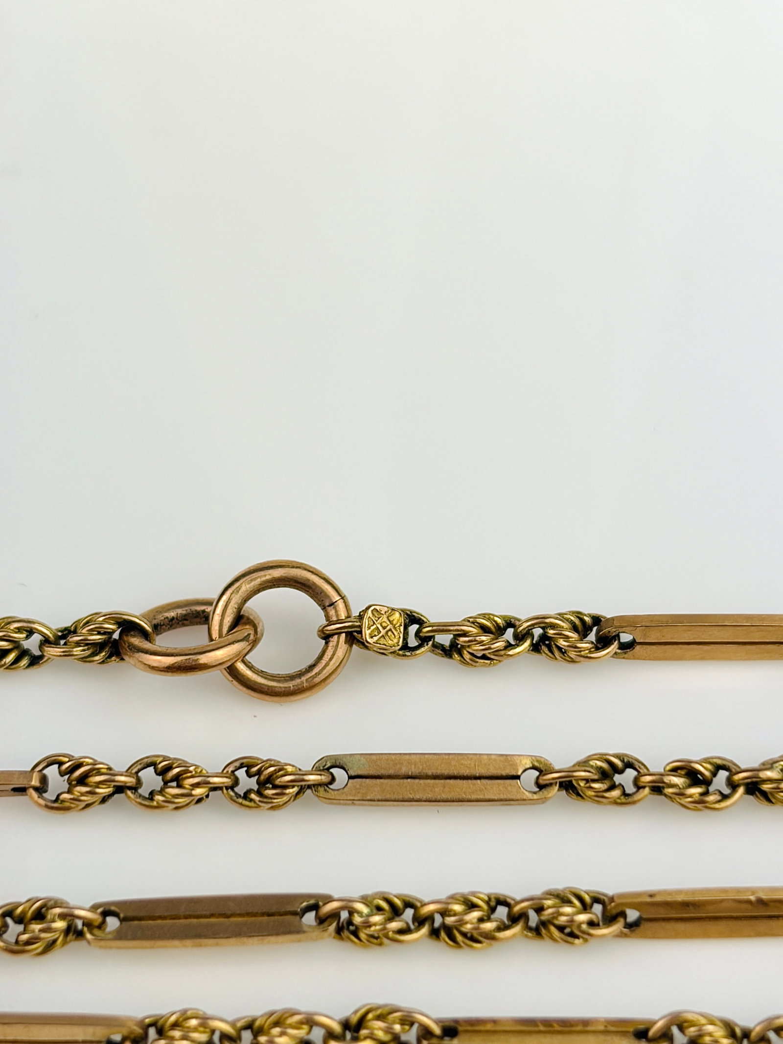 AMAZING ANTIQUE 9CT GOLD UNUSUAL BAR AND TWIST LONGGUARD CHAIN - 4