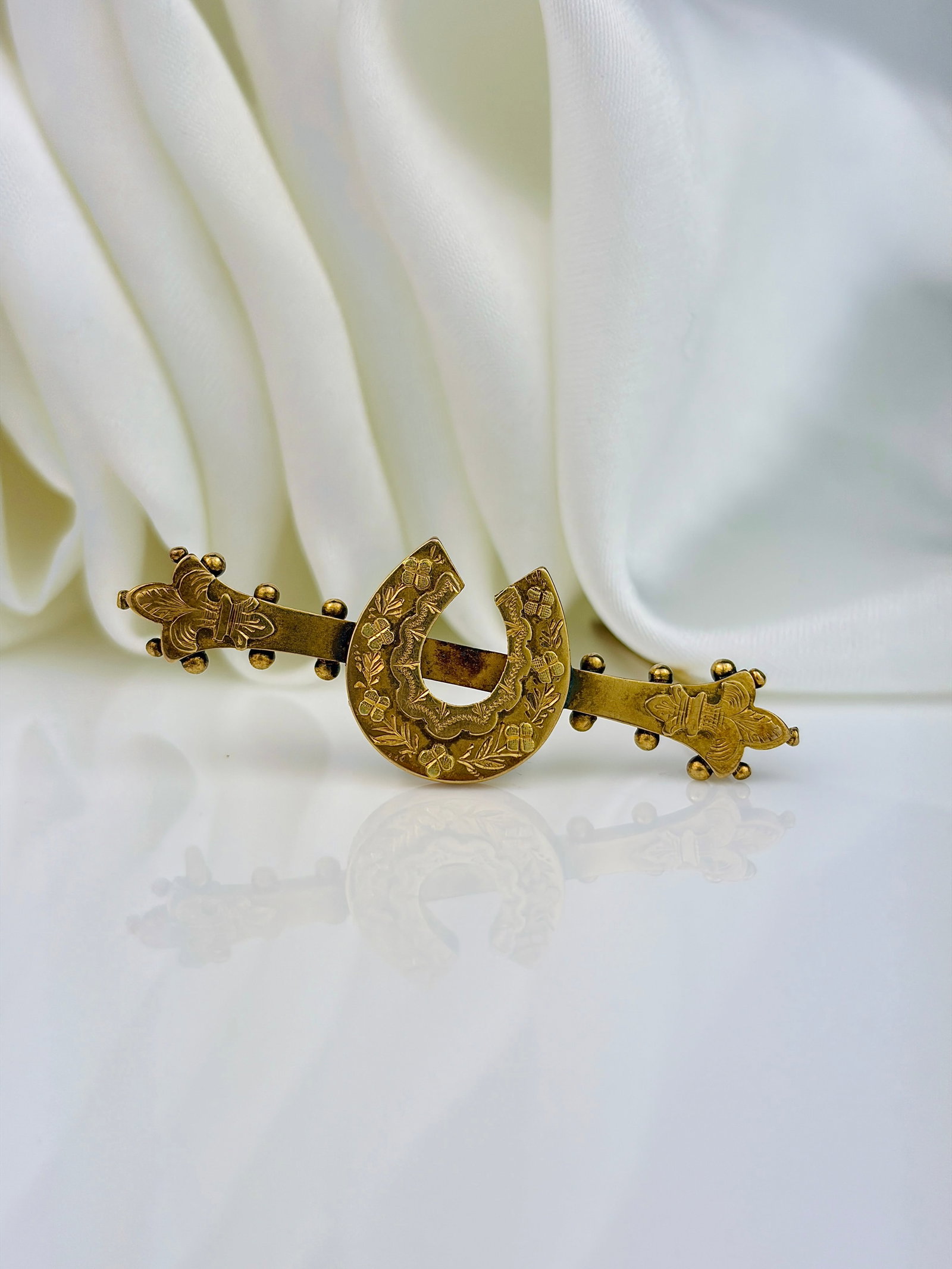 ANTIQUE 9CT YELLOW GOLD DETAILED LUCKY HORSESHOE BROOCH - 4