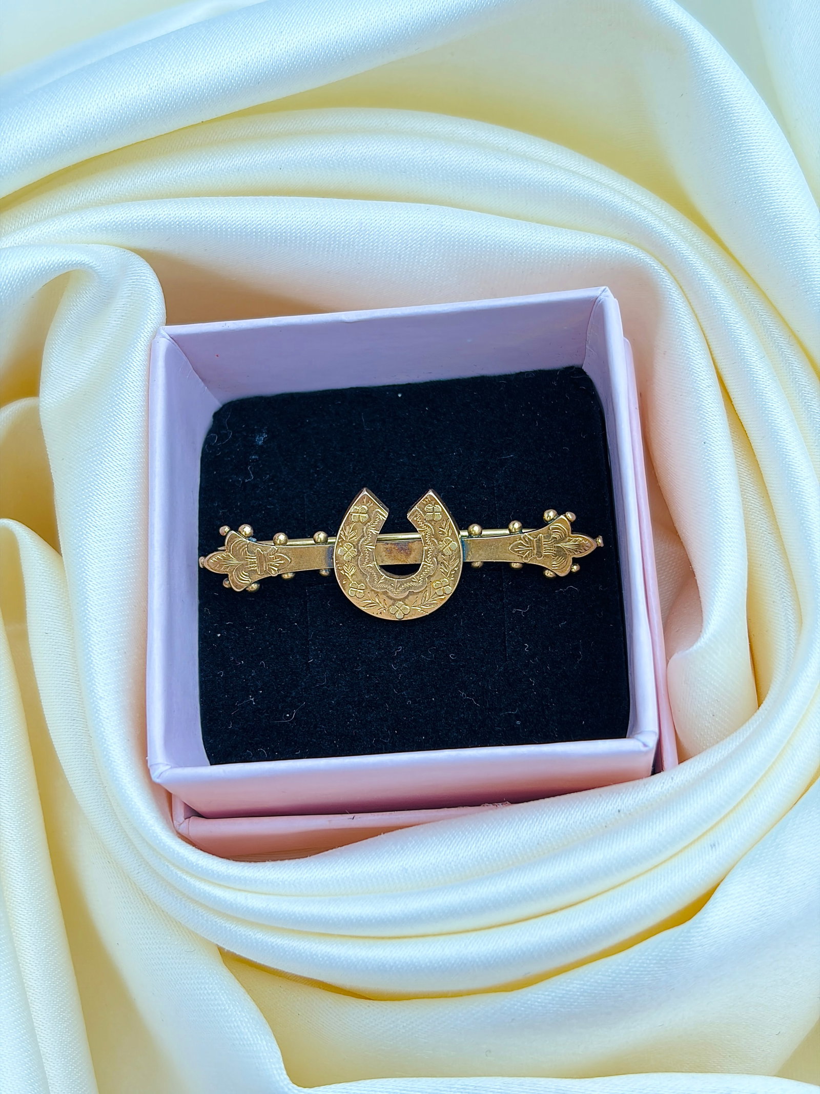 ANTIQUE 9CT YELLOW GOLD DETAILED LUCKY HORSESHOE BROOCH - 5