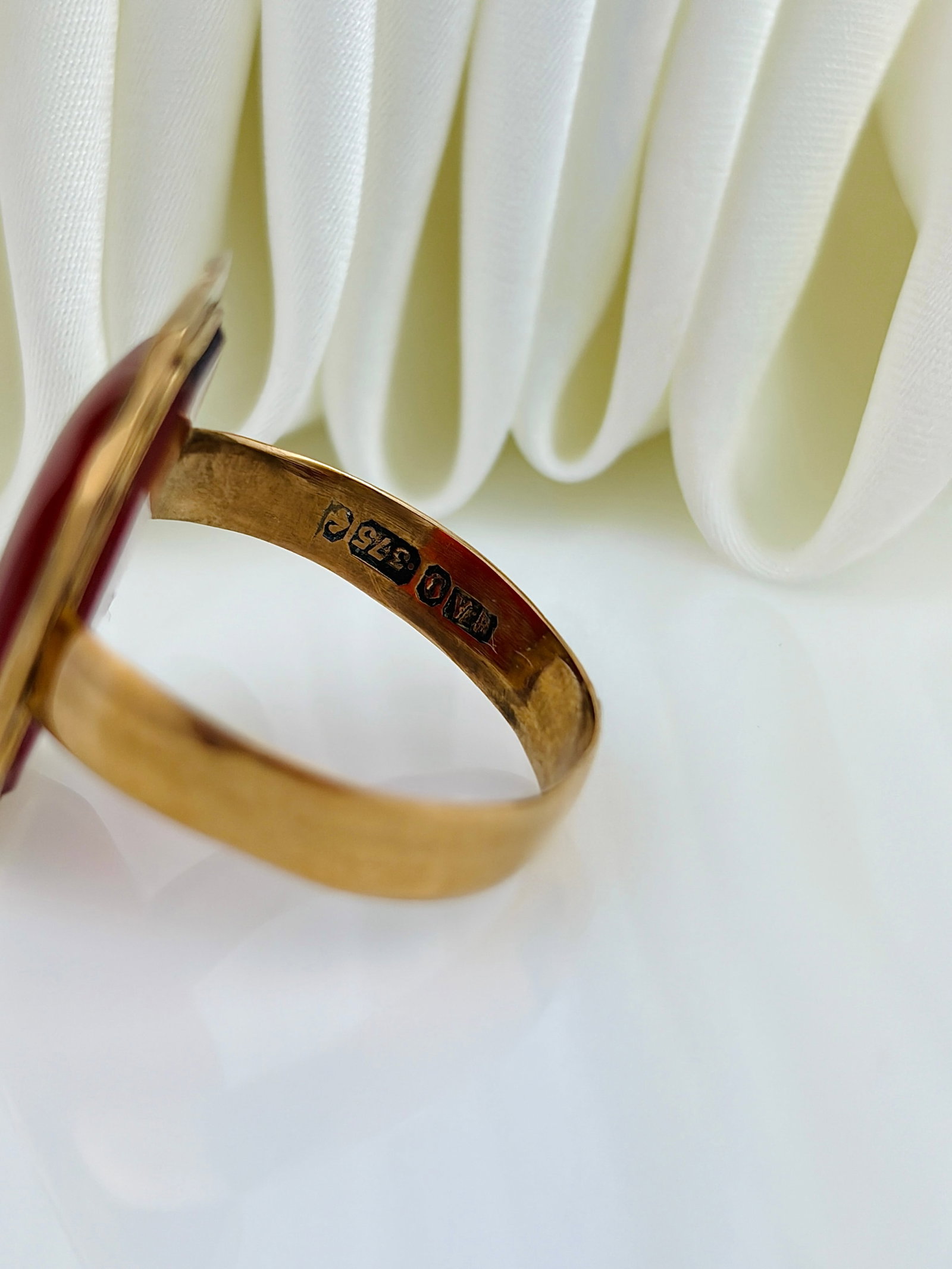 HEAVY CHUNKY 9CT YELLOW GOLD CARNELIAN SIGNET RING - 4