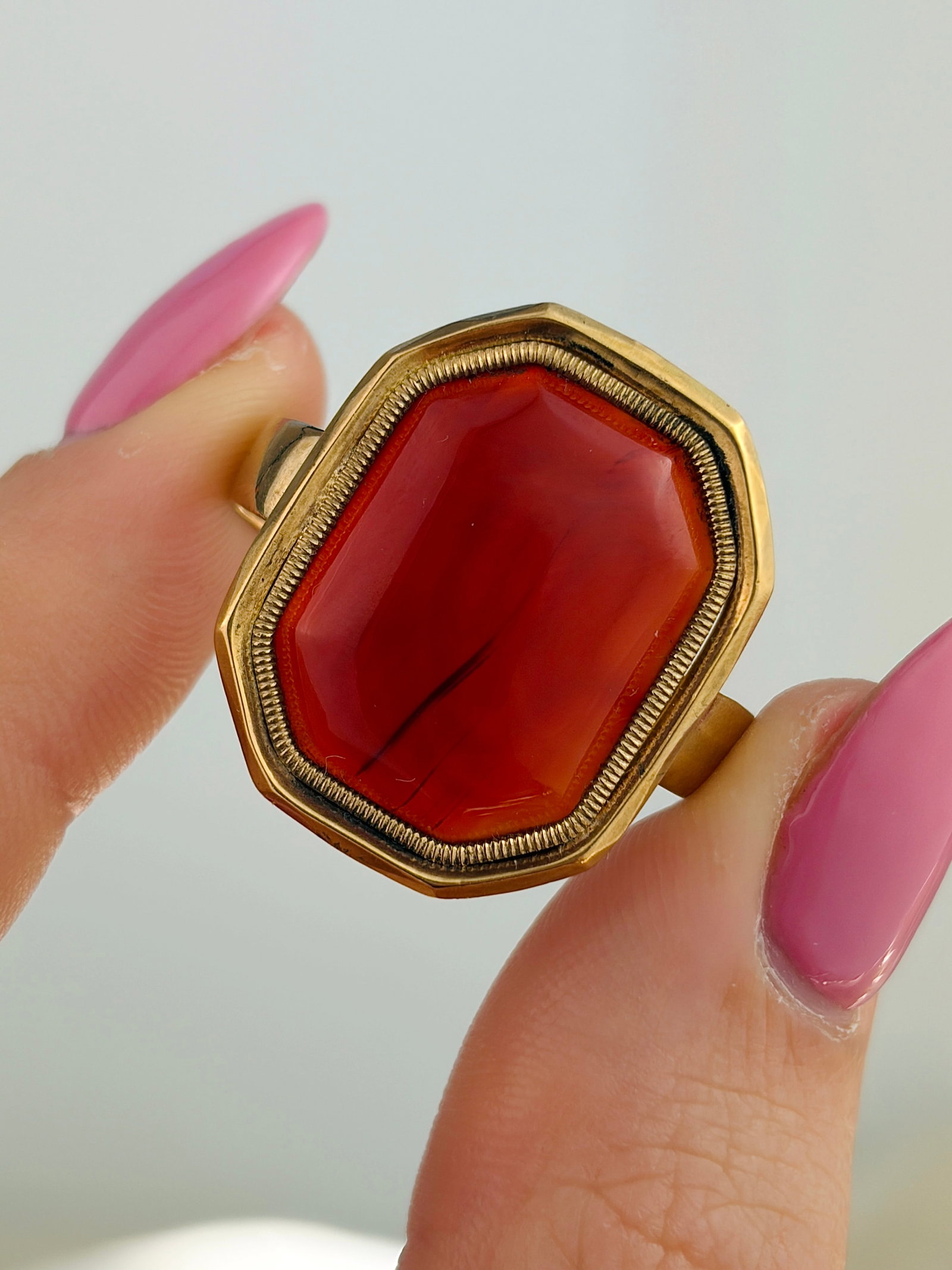 HEAVY CHUNKY 9CT YELLOW GOLD CARNELIAN SIGNET RING - 5