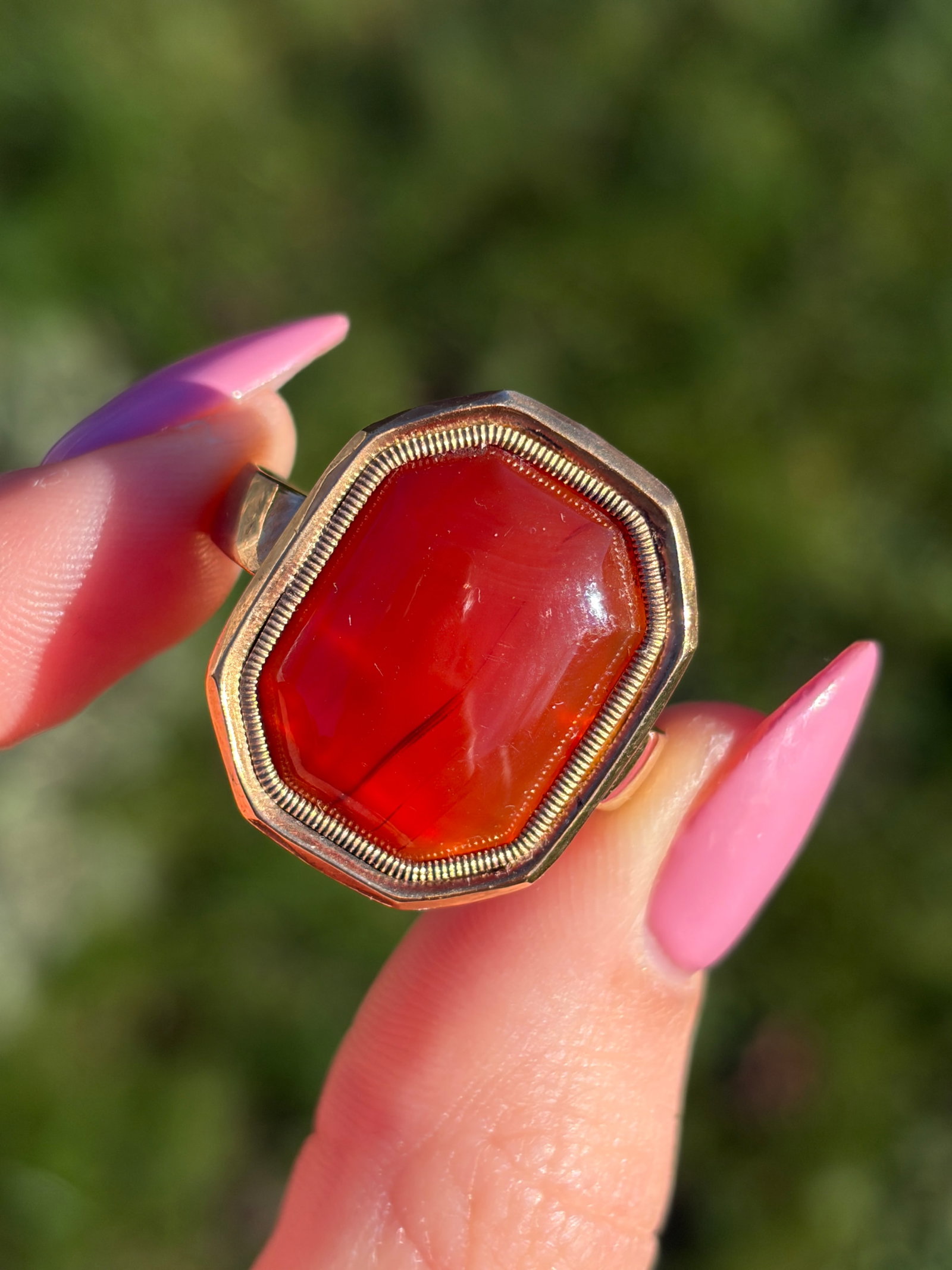 HEAVY CHUNKY 9CT YELLOW GOLD CARNELIAN SIGNET RING - 8