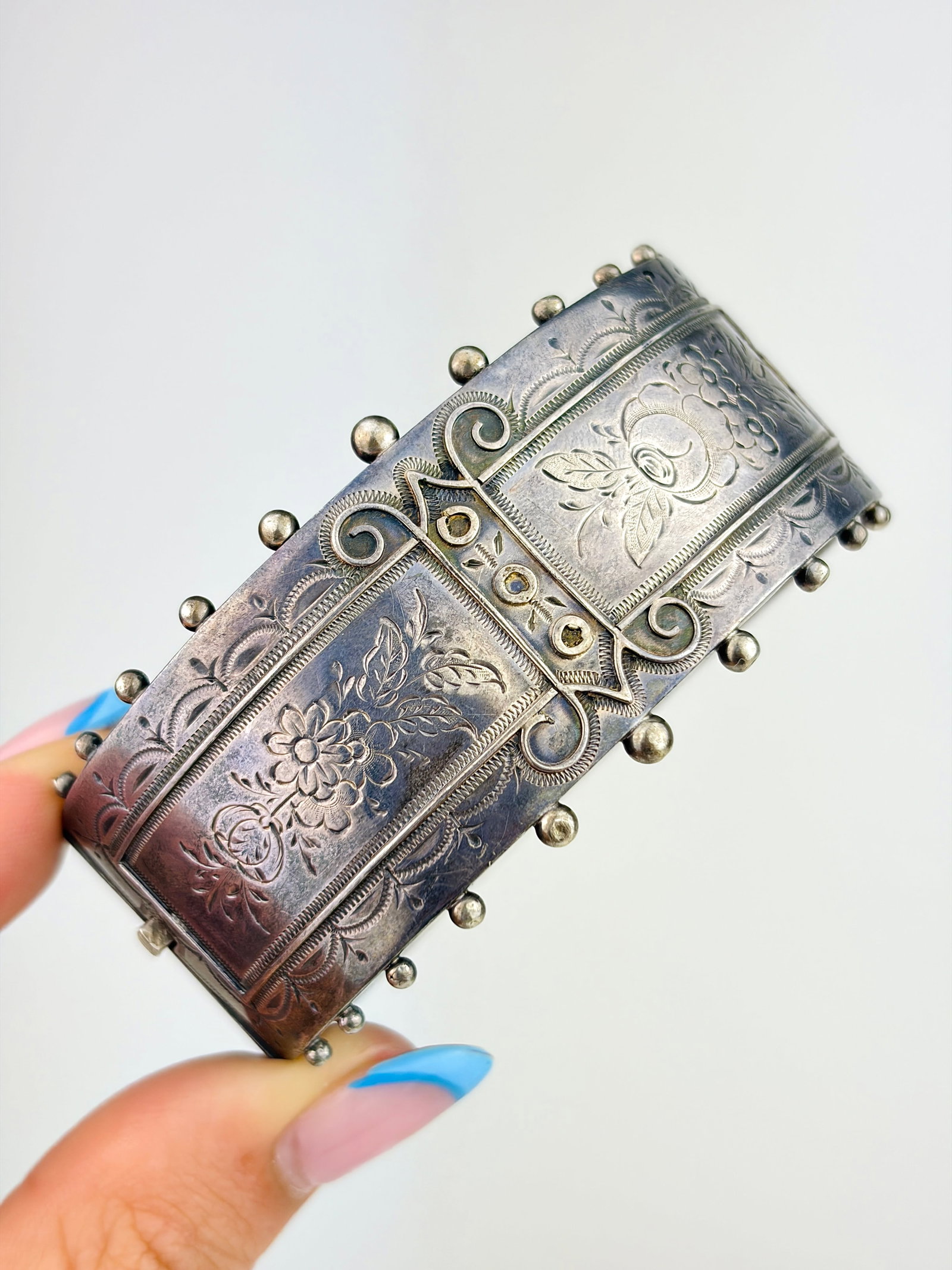 ANTIQUE VICTORIAN SILVER WIDE AESTHETIC BANGLE BRACELET (1 of 8)