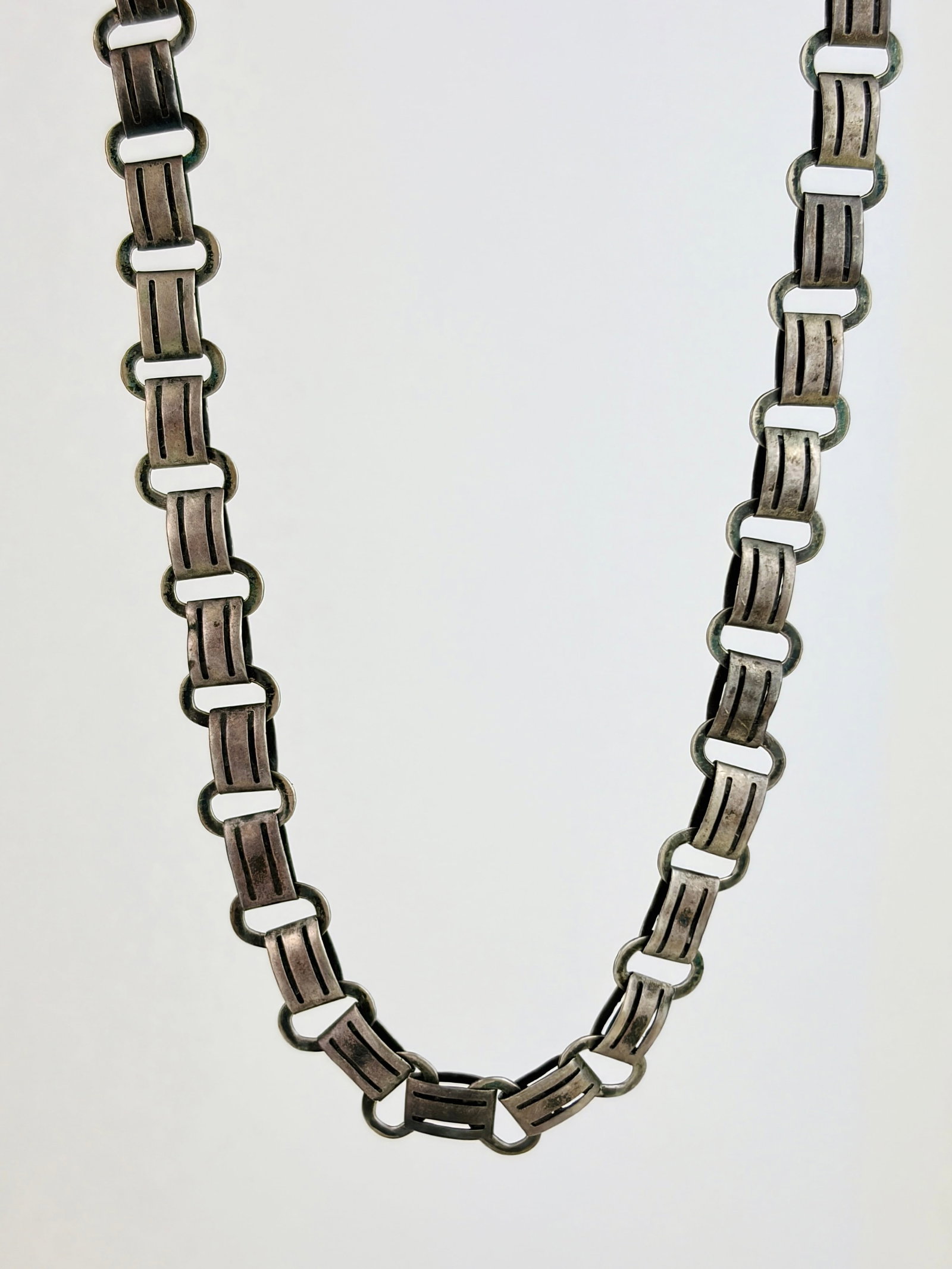 VICTORIAN SILVER BOOK CHAIN: VICTORIAN SILVER BOOK CHAIN Amazing chunky silver chain!