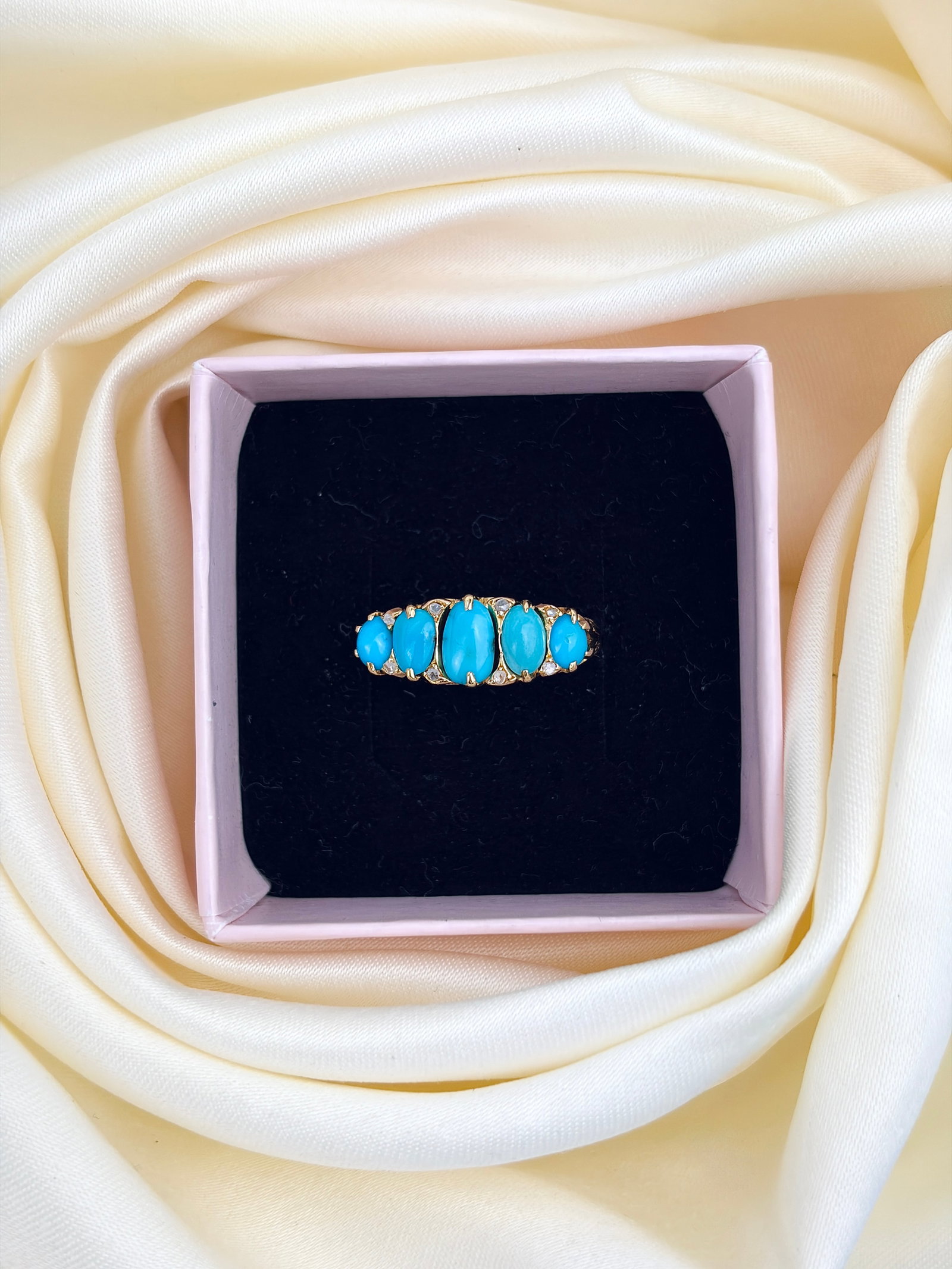 ANTIQUE C.1903 18CT YELLOW GOLD TURQUOISE 5 STONE RING - 7