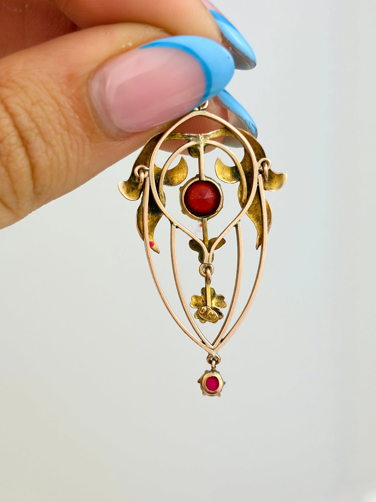 ANTIQUE 9CT YELLOW GOLD ORNATE PENDANT WITH RED STONES AND FLOWER - 5